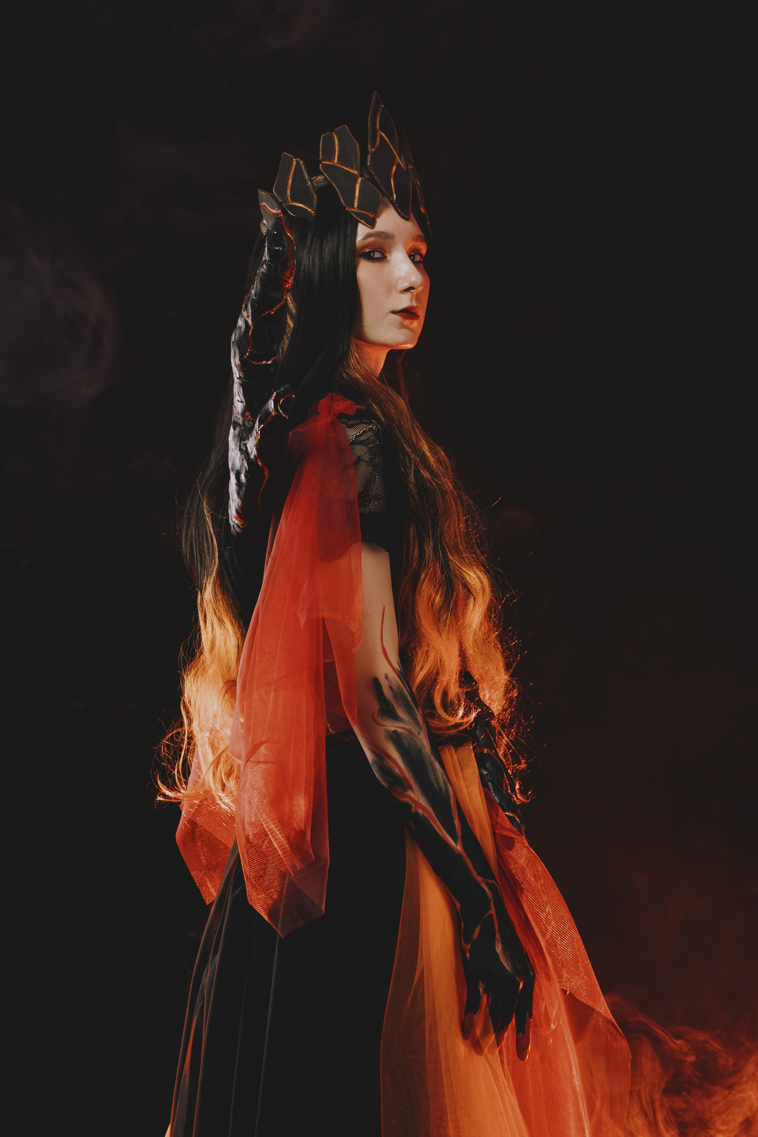 Креативный фотопроект в Ростове-на-Дону в образах Огненного пантеона. Огненный персонажи на творческой съёмке в Ростове-на-Дону. Женский фотограф в Ростове-на-Дону.