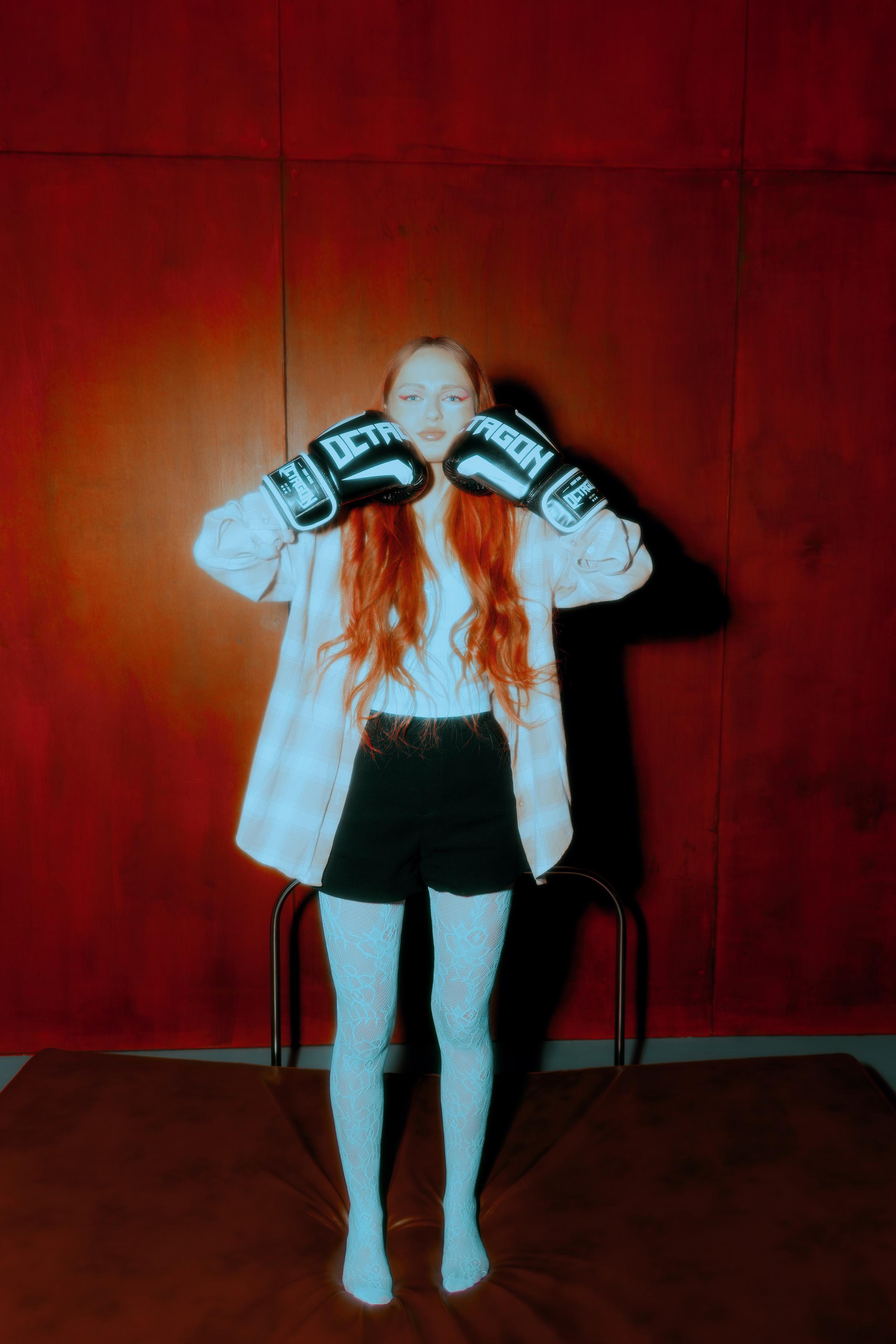 Фэшн фотограф Ростов, фэшн фотосессия с Алёной в студии в Ростове-на-Дону, женский фэшн фотограф LaKazaretto, креативная женская фотосессия, эстетичные фото девушки 