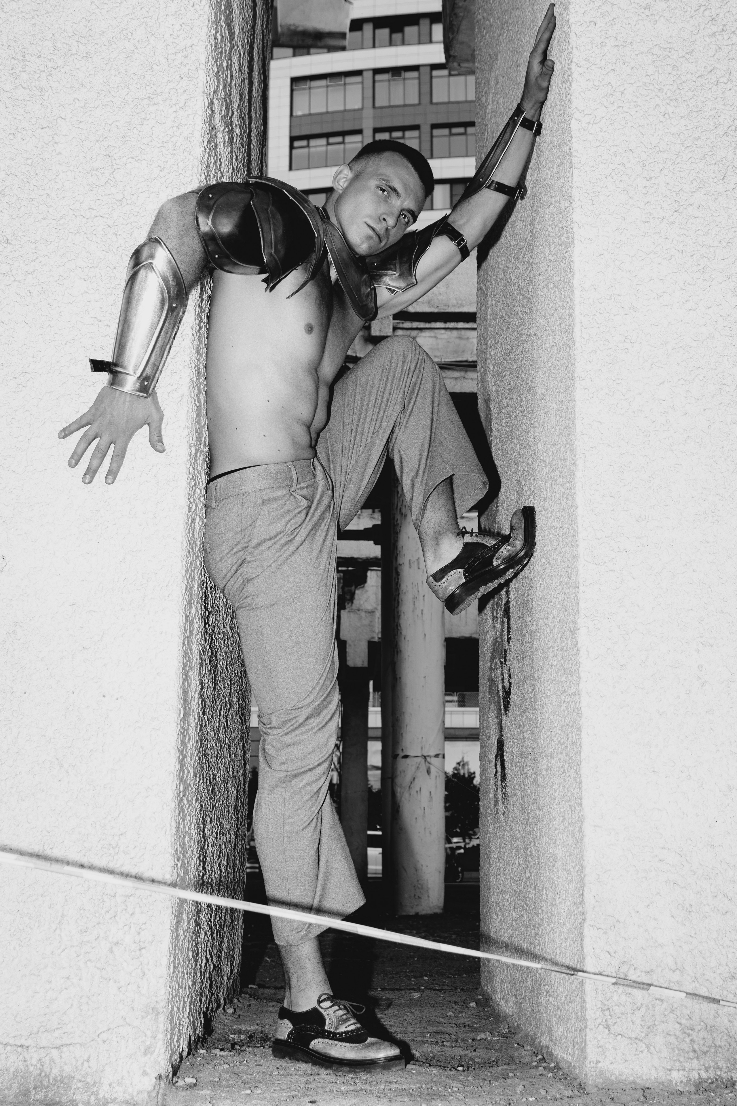 Фотосессия в фэшн стиле в доспехах в Ростове-на-Дону