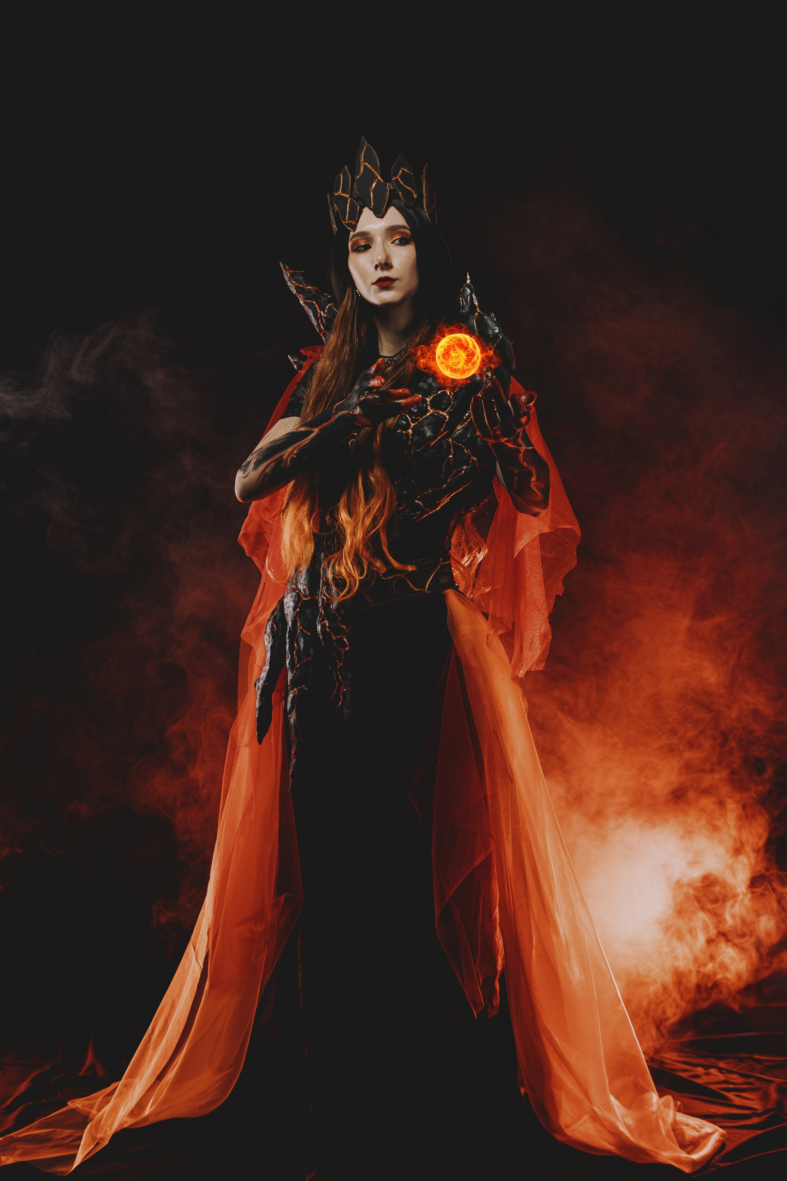 Креативный фотопроект в Ростове-на-Дону в образах Огненного пантеона. Огненный персонажи на творческой съёмке в Ростове-на-Дону. Женский фотограф в Ростове-на-Дону.