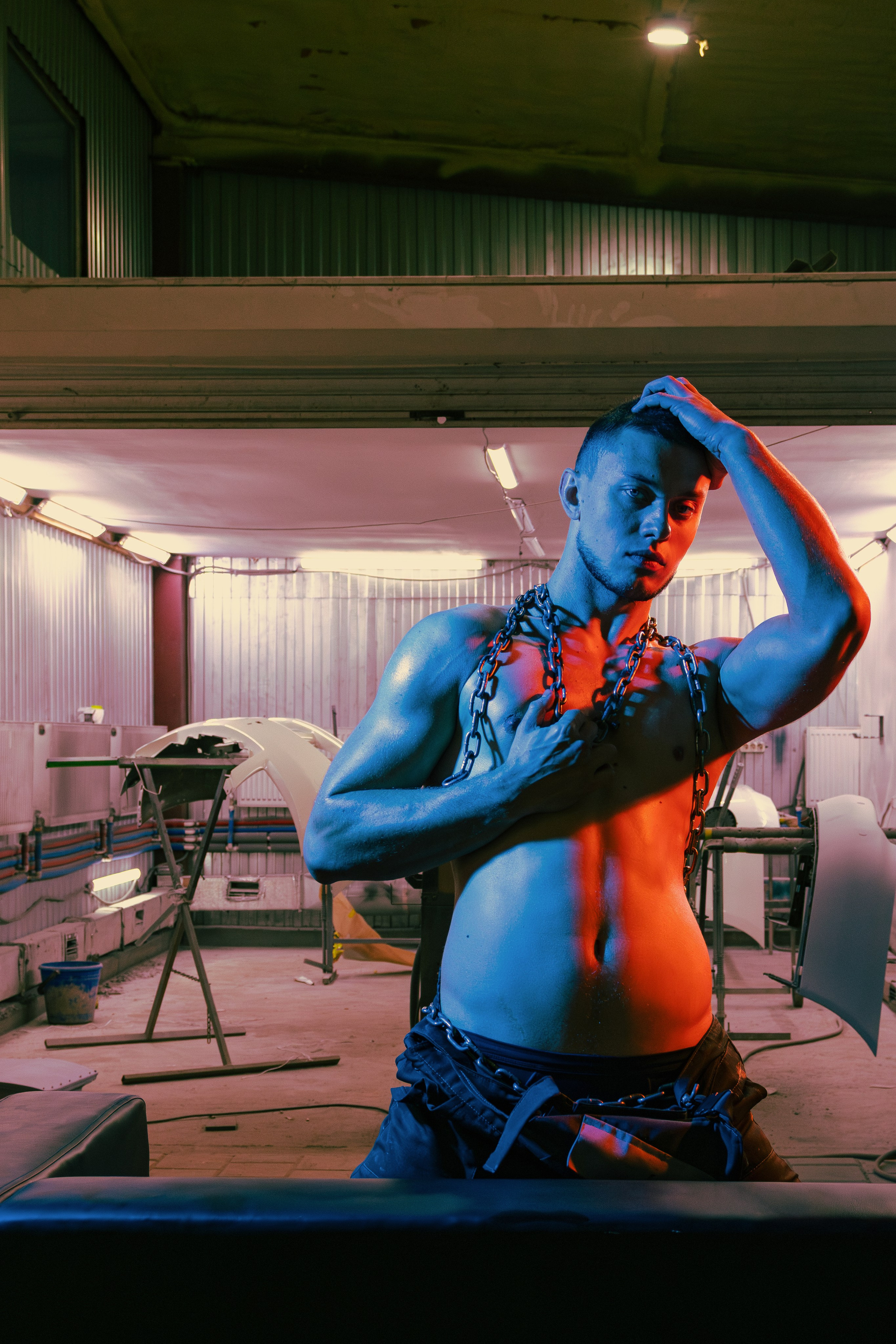 Профессиональная фотосессия мужчин в костюмах маляров в Ростове-на-Дону. Эффектные кадры для группы Sextasy.