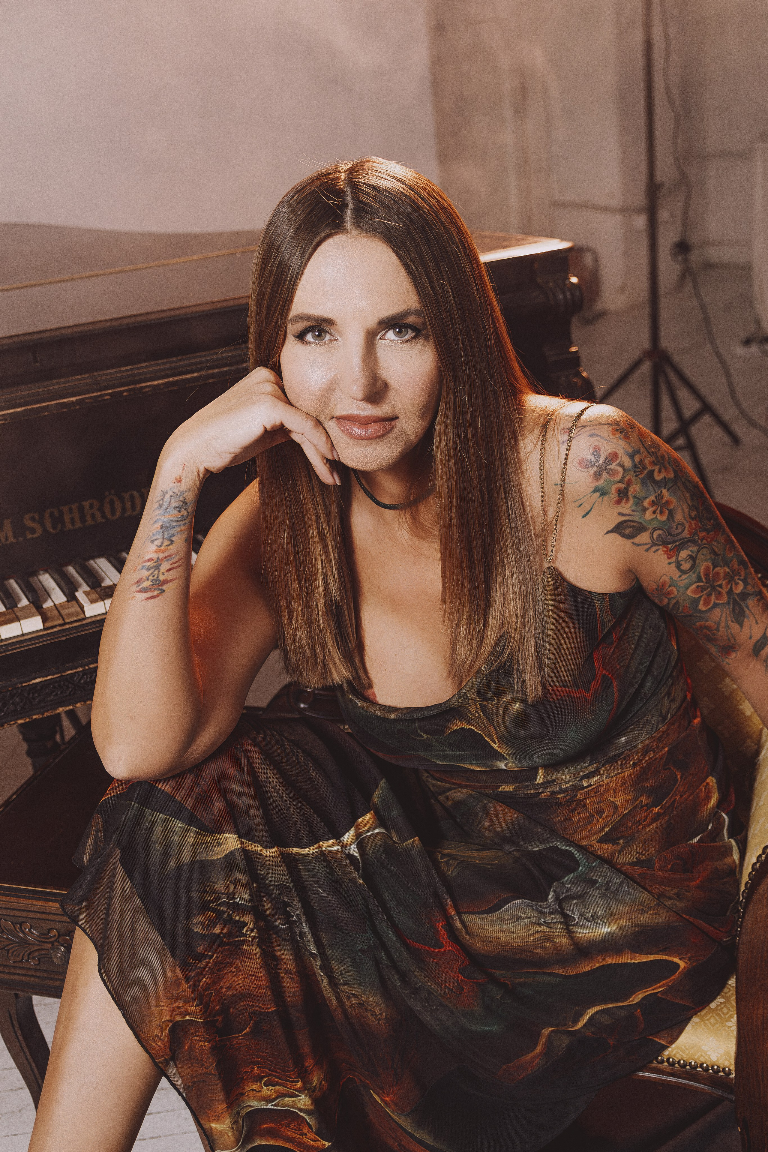 Женская фотосессия в платье в красивой локации в Ростове-на-Дону. Съёмка НЮ в Ростове-на-Дону.