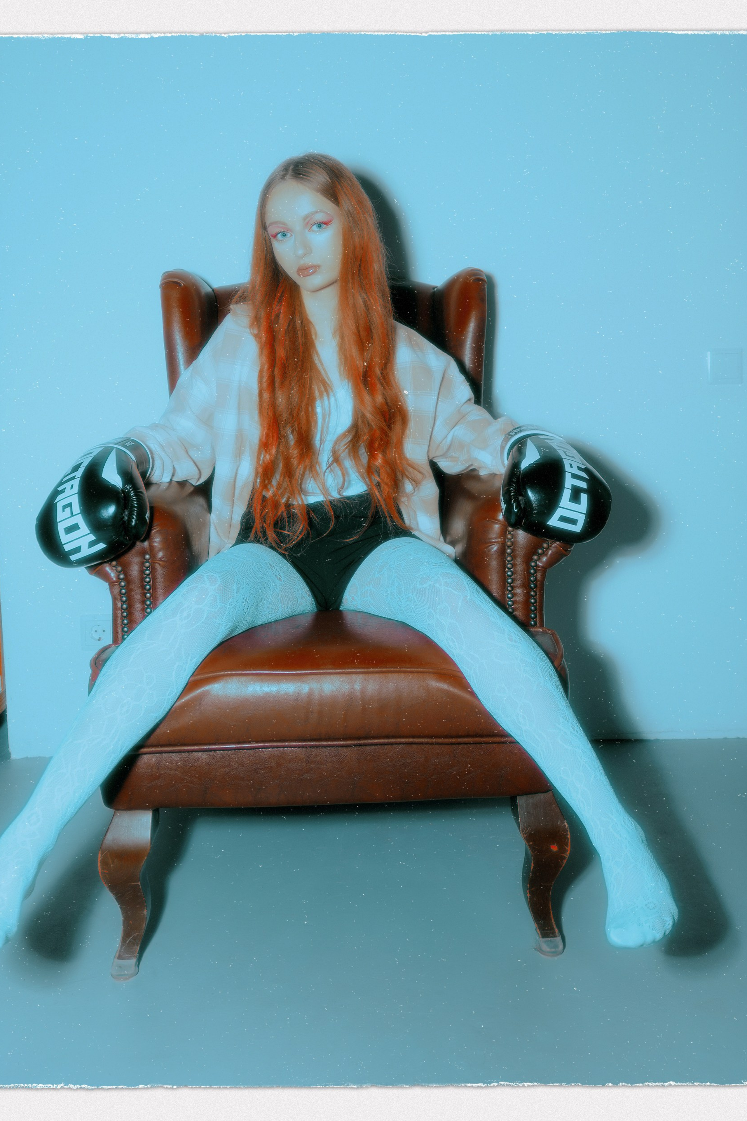 Фэшн фотограф Ростов, фэшн фотосессия с Алёной в студии в Ростове-на-Дону, женский фэшн фотограф LaKazaretto, креативная женская фотосессия, эстетичные фото девушки 