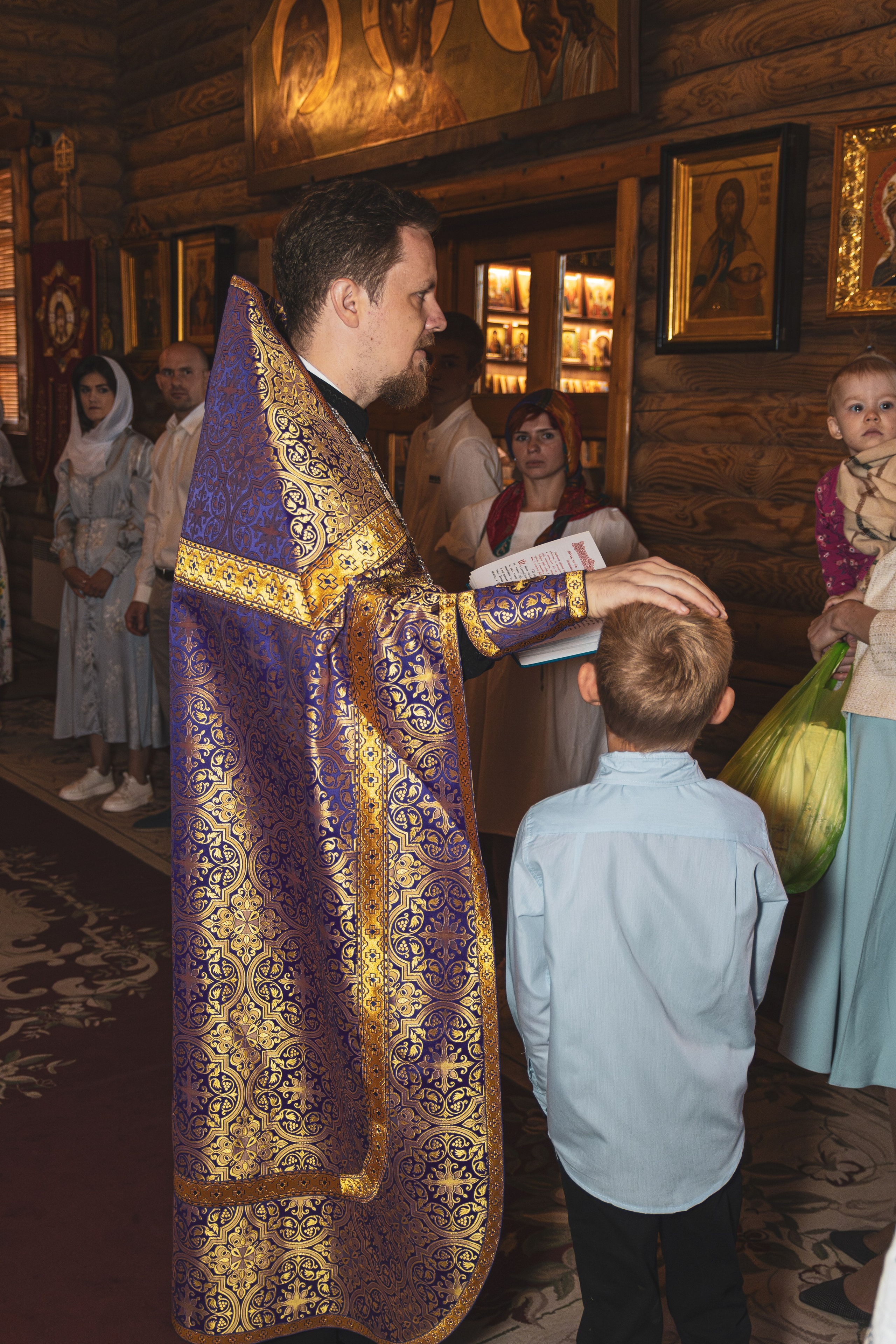 Фотограф крестин в Ростове на Дону, фотография в церке, храме, съёмка крестин в Ростове