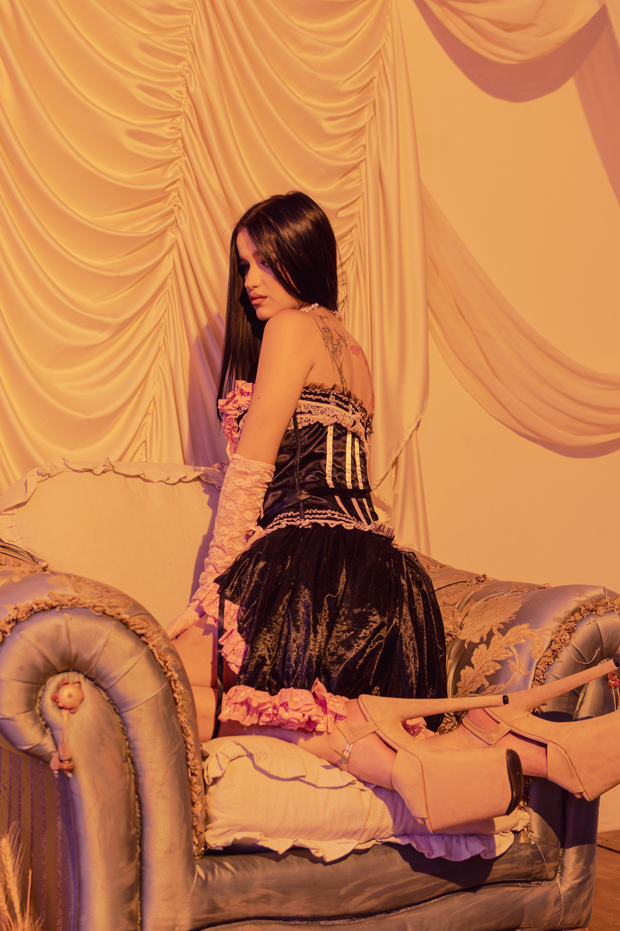 Романтические фото в старинной обстановке