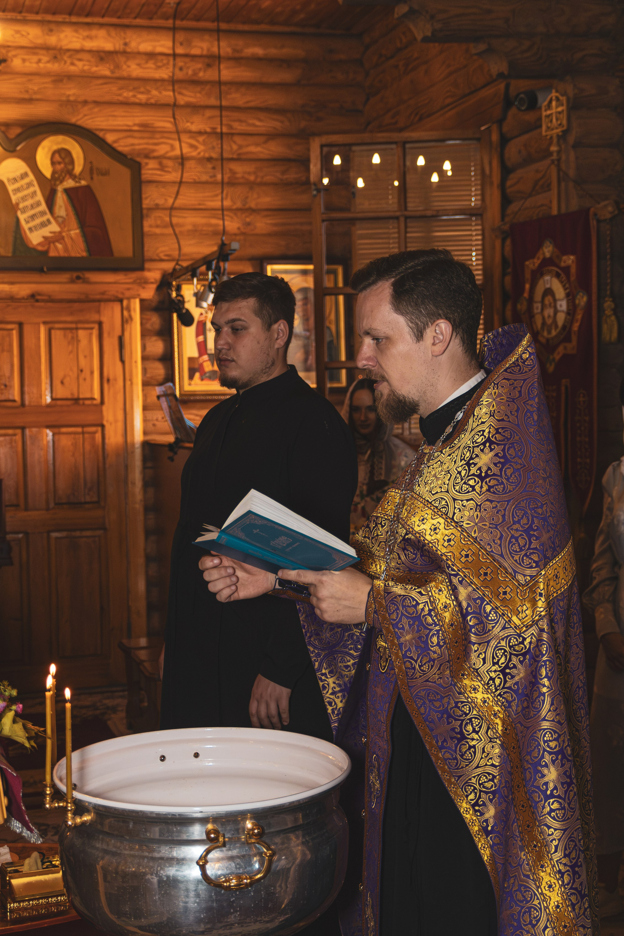 Фотограф крестин в Ростове на Дону, фотография в церке, храме, съёмка крестин в Ростове