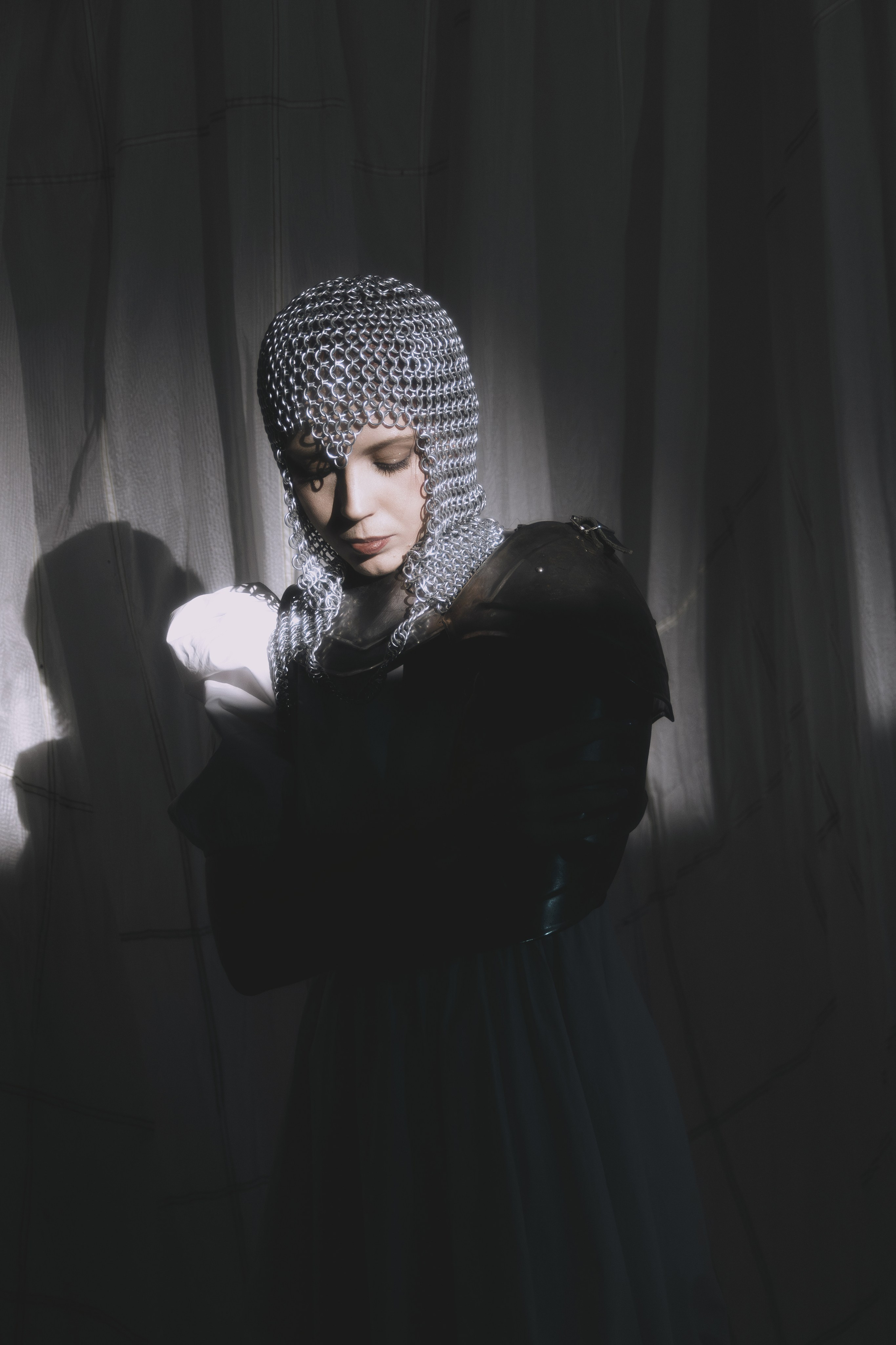 Женский креативный фотограф в Ростове на Дону. Прекрасный портрет девушки. Портретный фотограф Ростов-на-Дону. Женская эстетика и красота женского дела. 