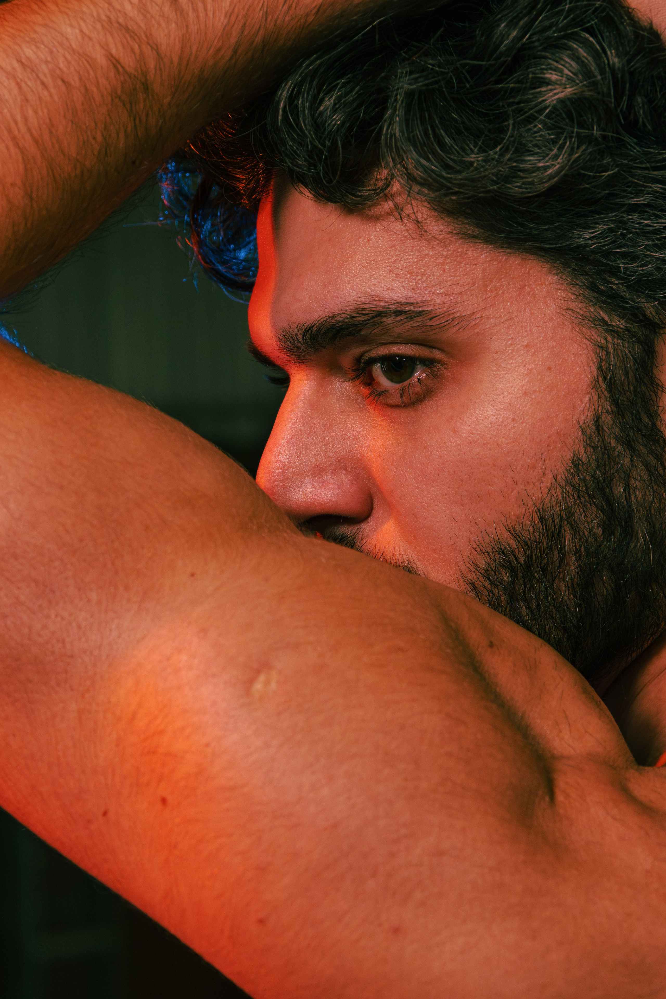 Креативные кадры мужского стриптиза в Ростове-на-Дону привлекают внимание. Группа Sextasy в костюмах маляров для эффектных фотографий.