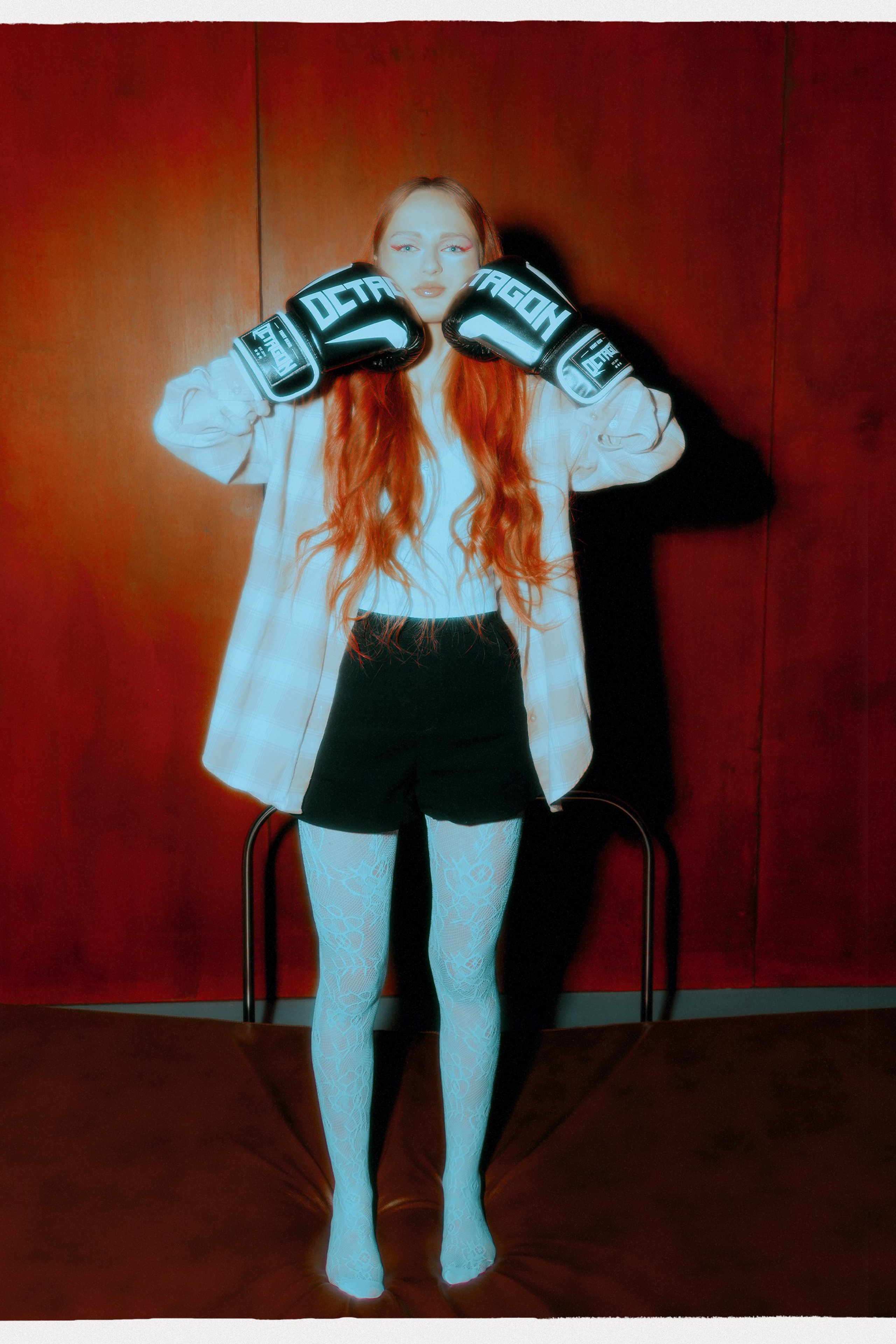 Фэшн фотограф Ростов, фэшн фотосессия с Алёной в студии в Ростове-на-Дону, женский фэшн фотограф LaKazaretto, креативная женская фотосессия, эстетичные фото девушки 