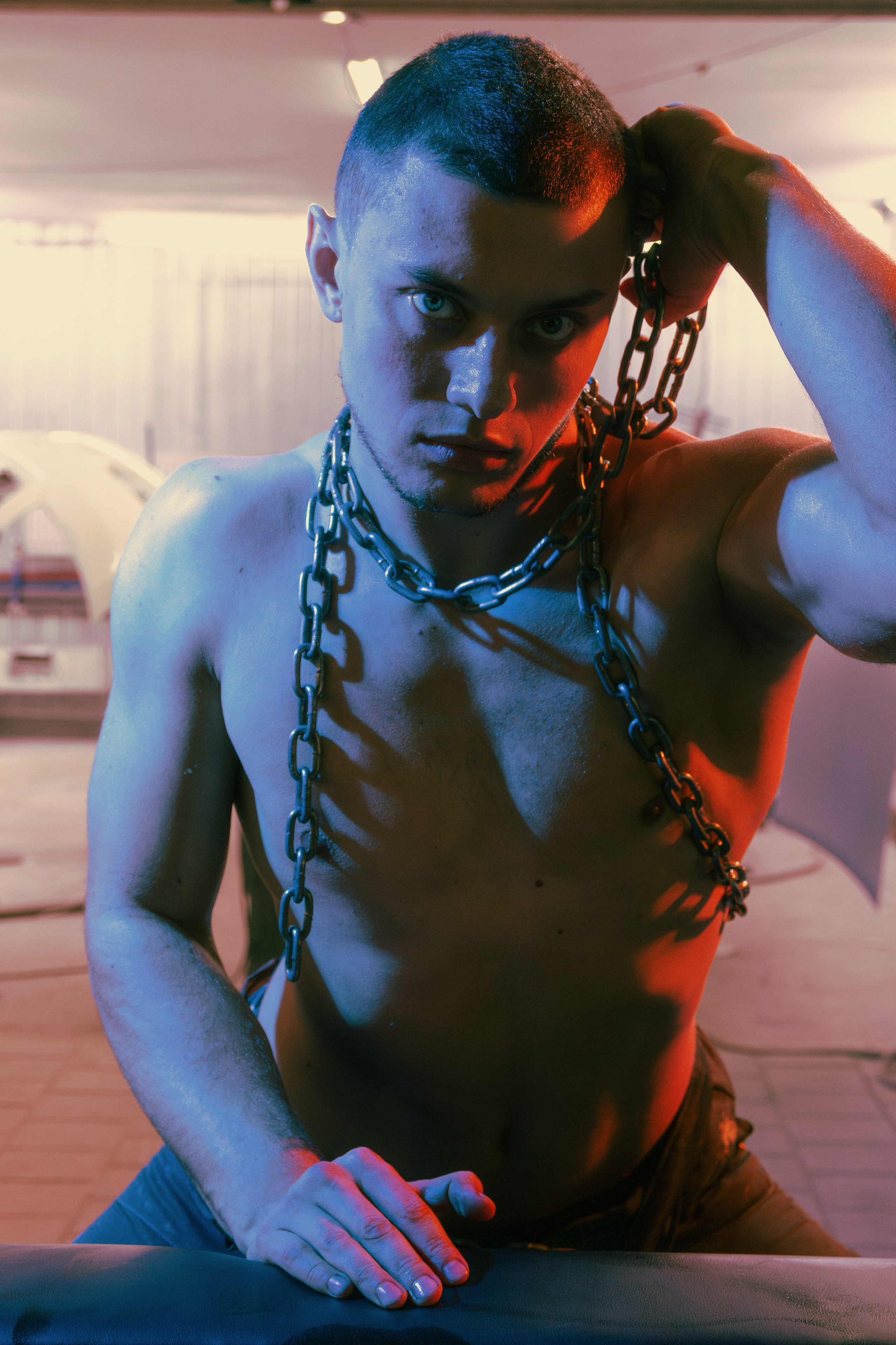 Эффектная фотосессия мужского стриптиза в автосервисе Ростова-на-Дону. Уникальные кадры группы Sextasy.