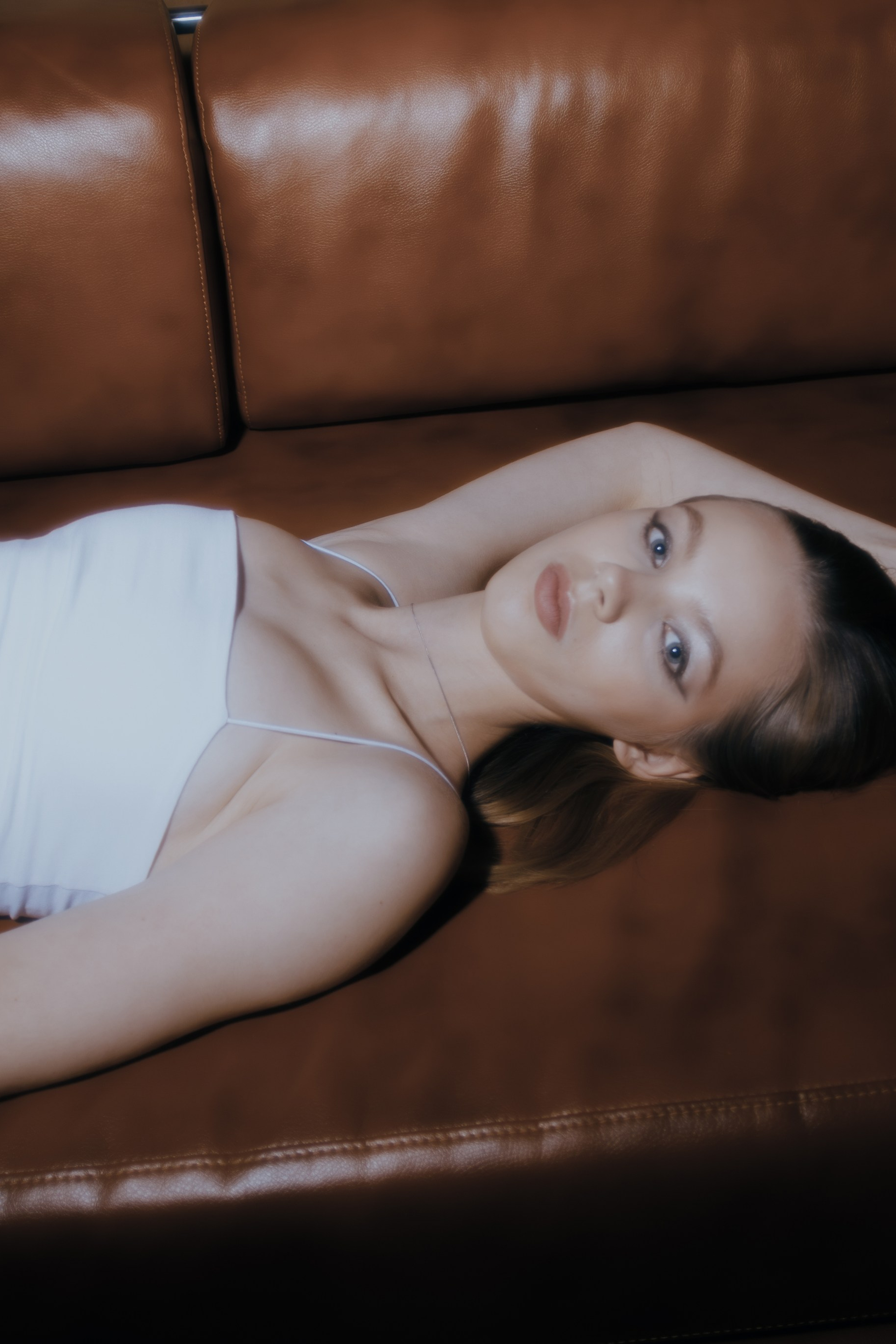 Фотосессия в стиле папарацци в Ростове-на-Дону, фотография женского модного портрета для журнала, фэшн фотограф Ростов-на-Дону.