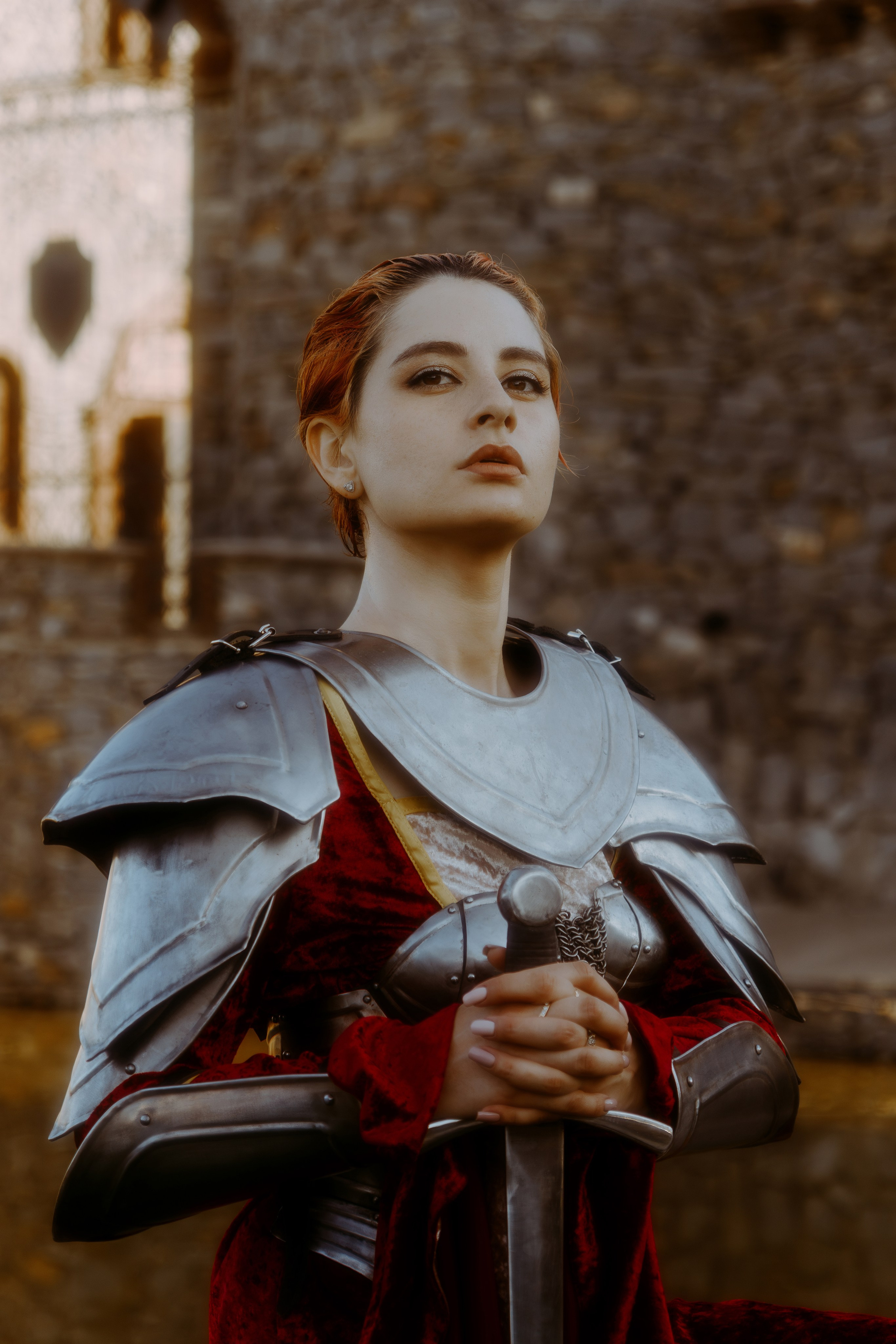 Портрет девушки в стиле Жанны Дарк