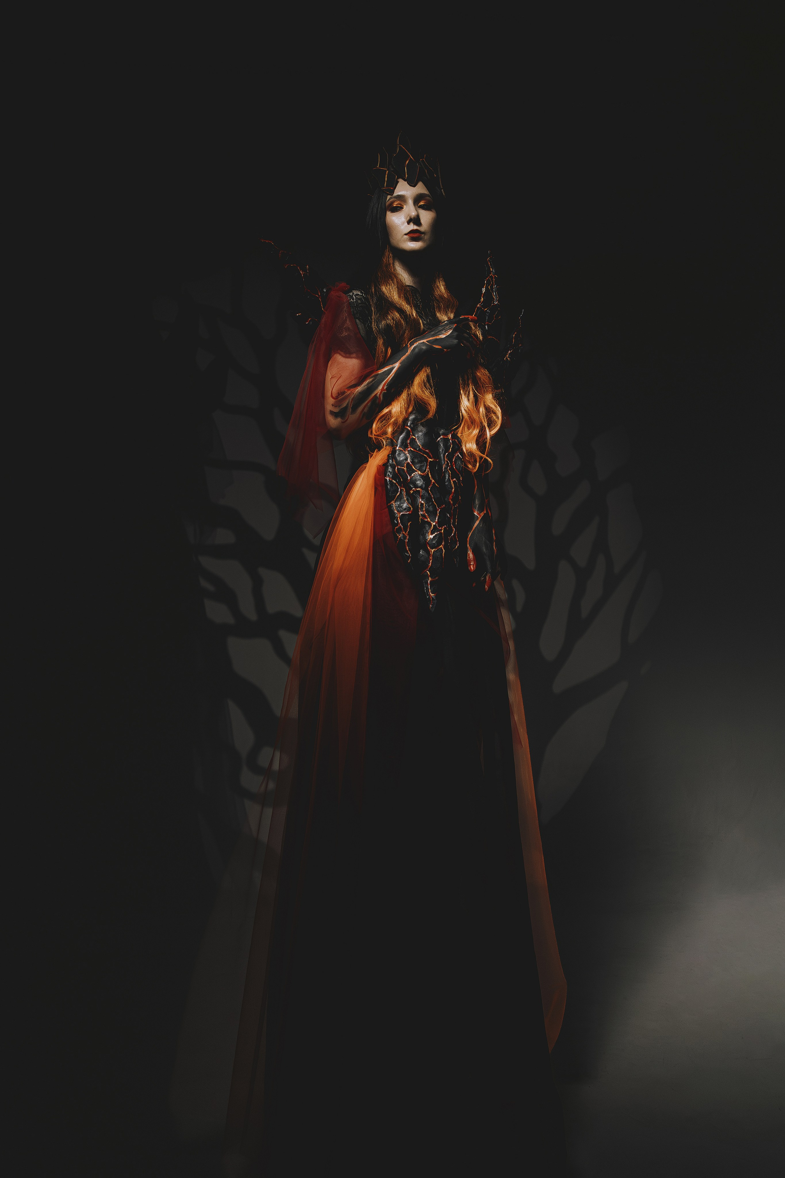 Креативный фотопроект в Ростове-на-Дону в образах Огненного пантеона. Огненный персонажи на творческой съёмке в Ростове-на-Дону. Женский фотограф в Ростове-на-Дону.