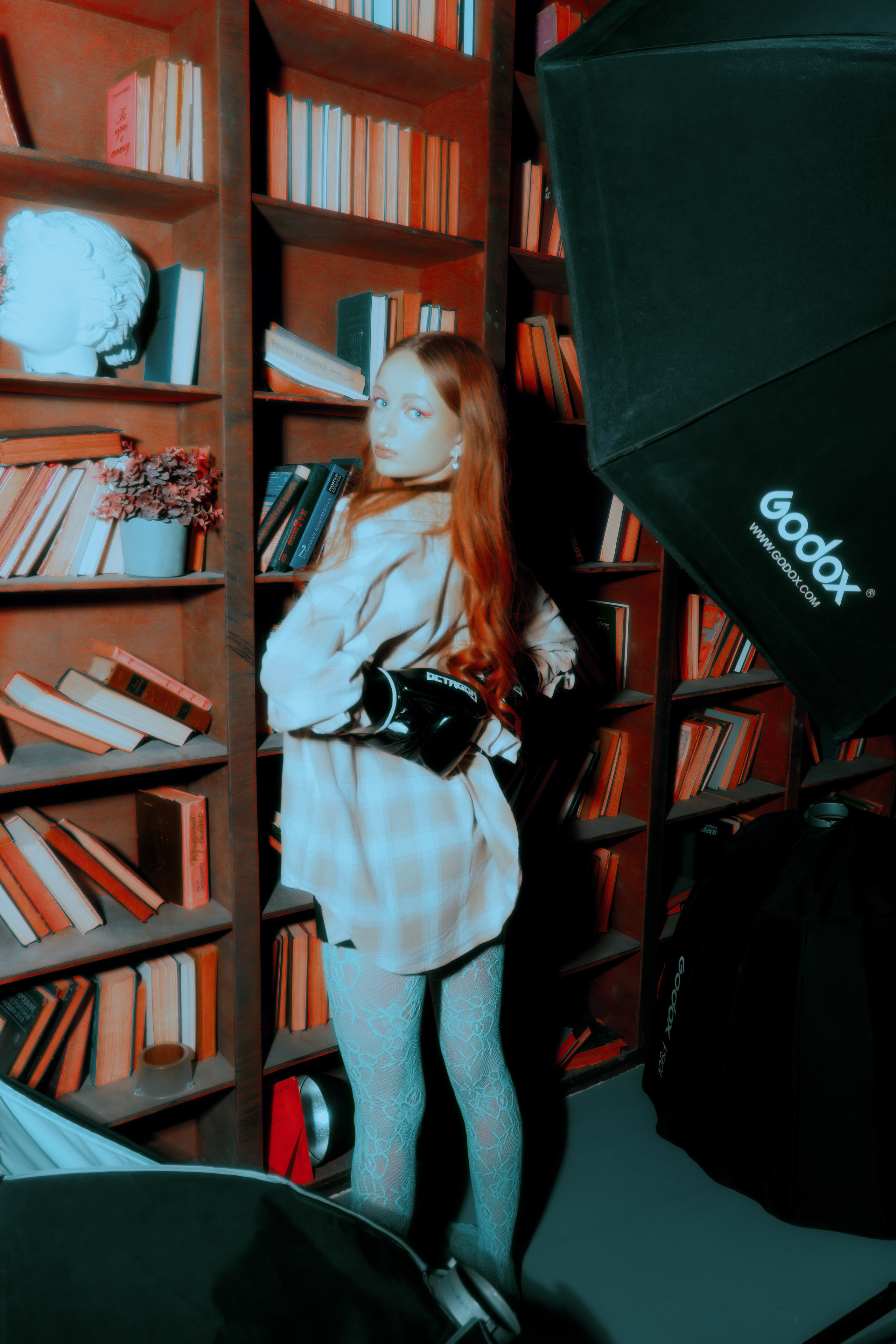 Фэшн фотограф Ростов, фэшн фотосессия с Алёной в студии в Ростове-на-Дону, женский фэшн фотограф LaKazaretto, креативная женская фотосессия, эстетичные фото девушки 