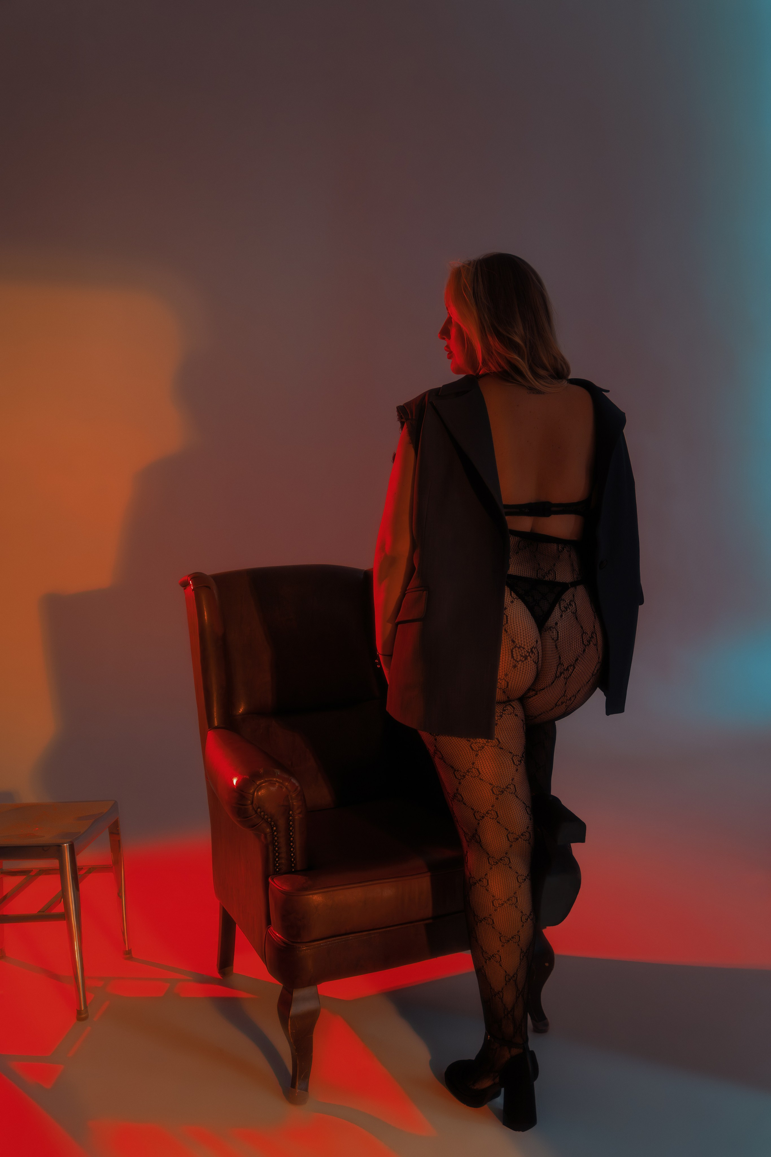 Фотосессия на студии с креативным светом в нижнем белье