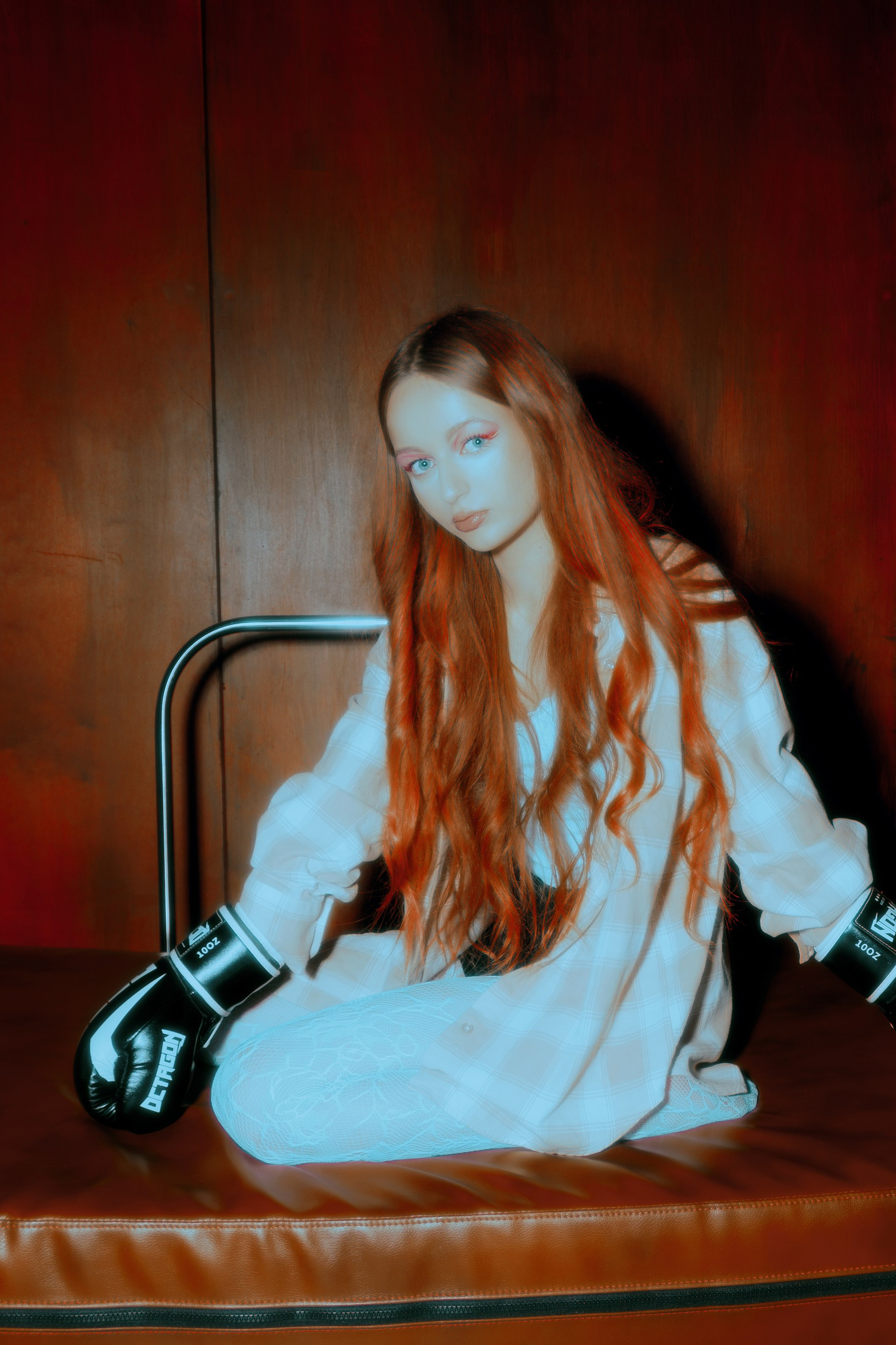 Фэшн фотограф Ростов, фэшн фотосессия с Алёной в студии в Ростове-на-Дону, женский фэшн фотограф LaKazaretto, креативная женская фотосессия, эстетичные фото девушки 