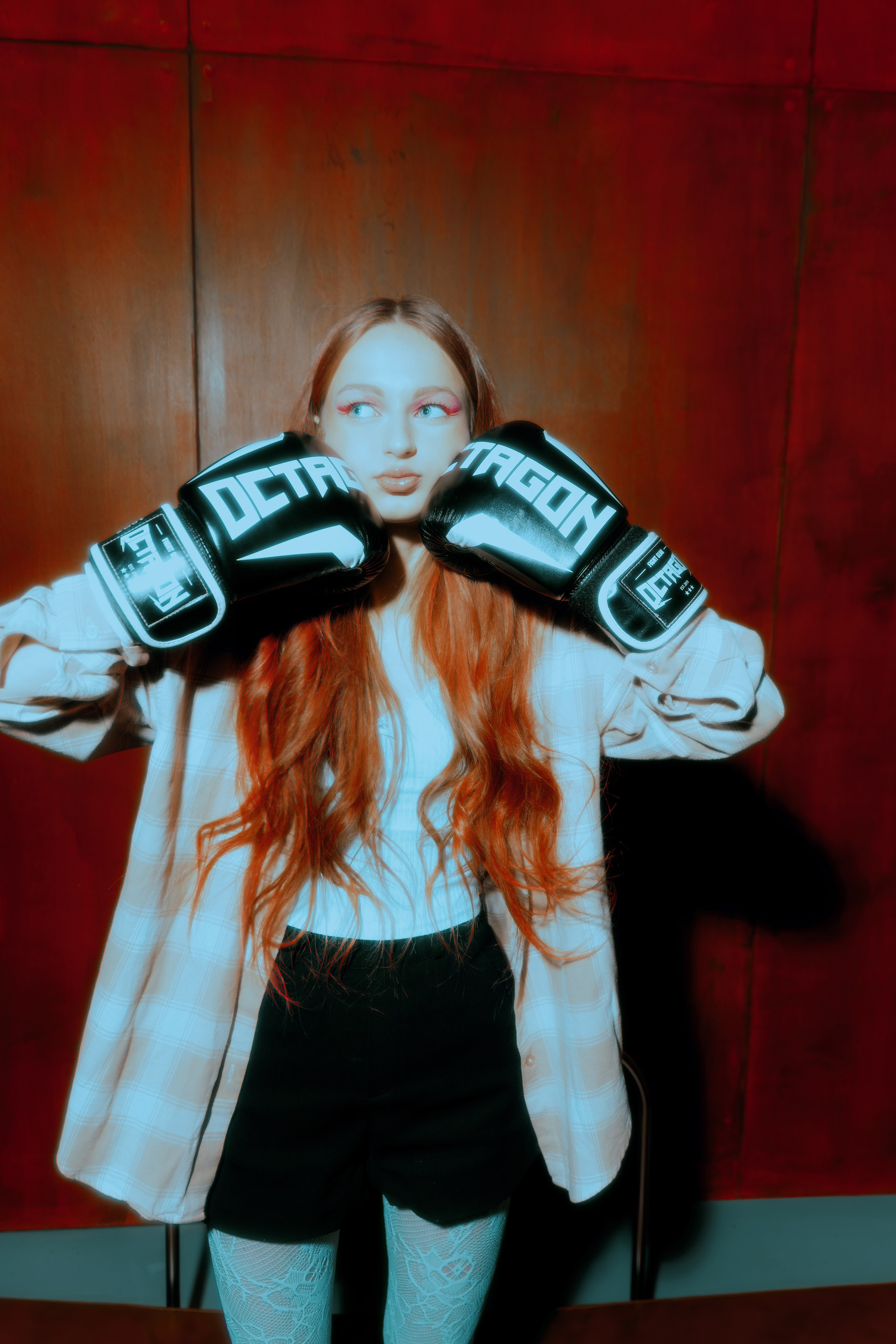 Фэшн фотограф Ростов, фэшн фотосессия с Алёной в студии в Ростове-на-Дону, женский фэшн фотограф LaKazaretto, креативная женская фотосессия, эстетичные фото девушки 