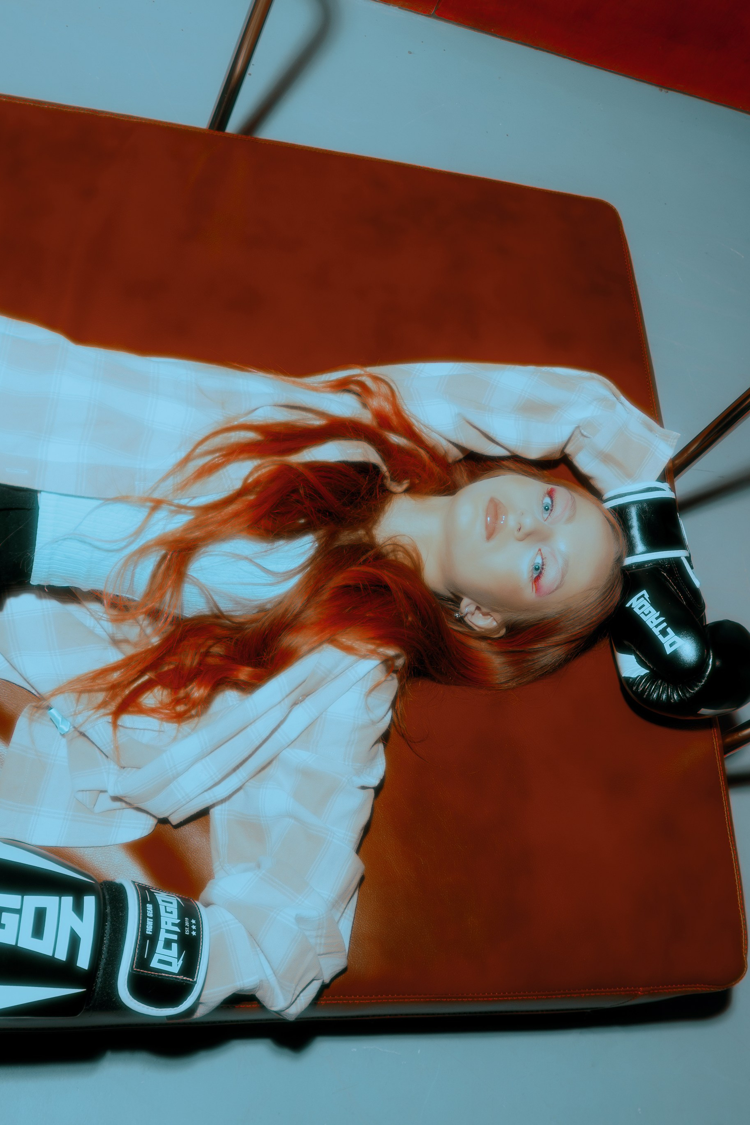 Фэшн фотограф Ростов, фэшн фотосессия с Алёной в студии в Ростове-на-Дону, женский фэшн фотограф LaKazaretto, креативная женская фотосессия, эстетичные фото девушки 