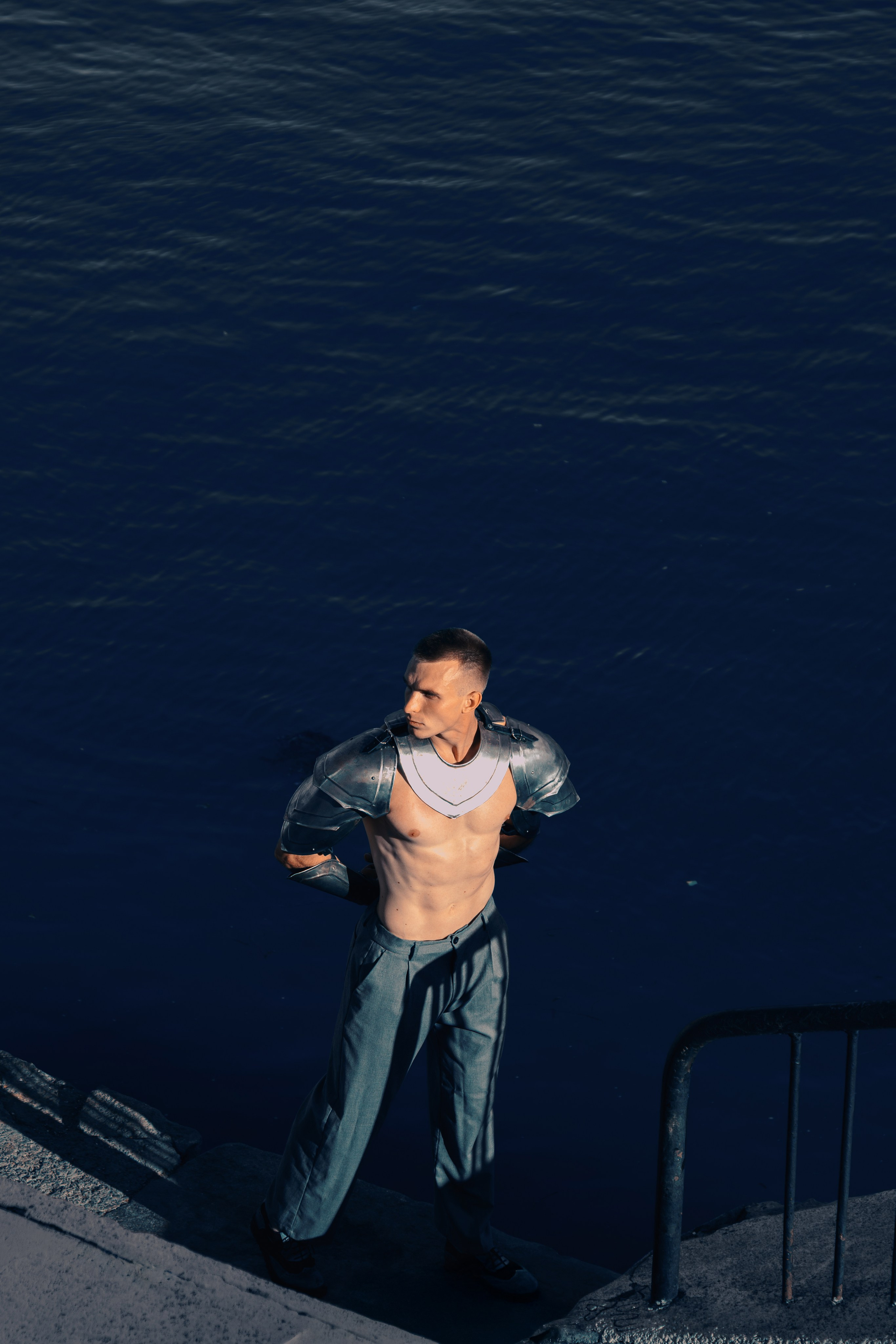 Мужской портрет в рыцарских доспехах 