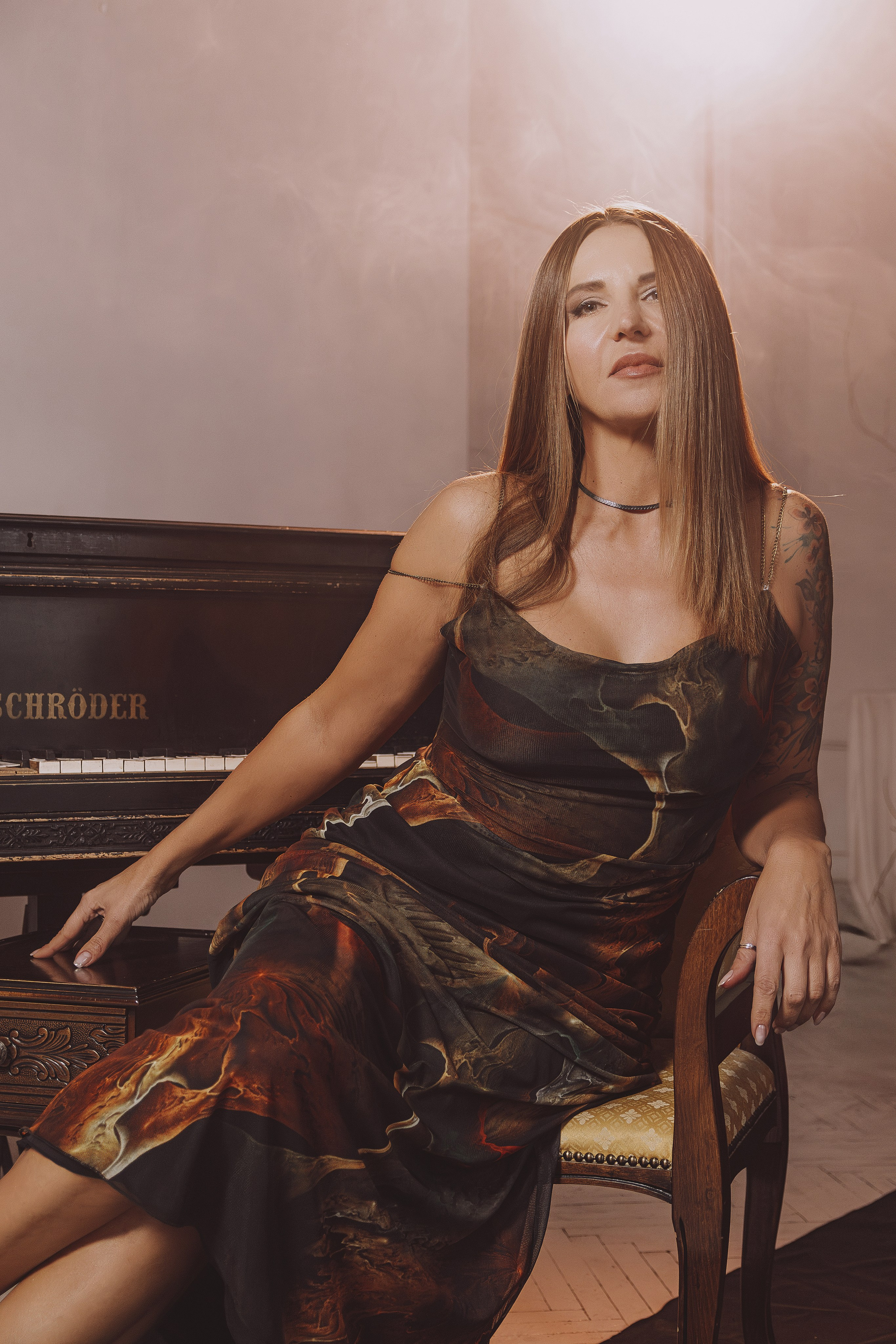 Женская фотосессия в платье в красивой локации в Ростове-на-Дону. Съёмка НЮ в Ростове-на-Дону.