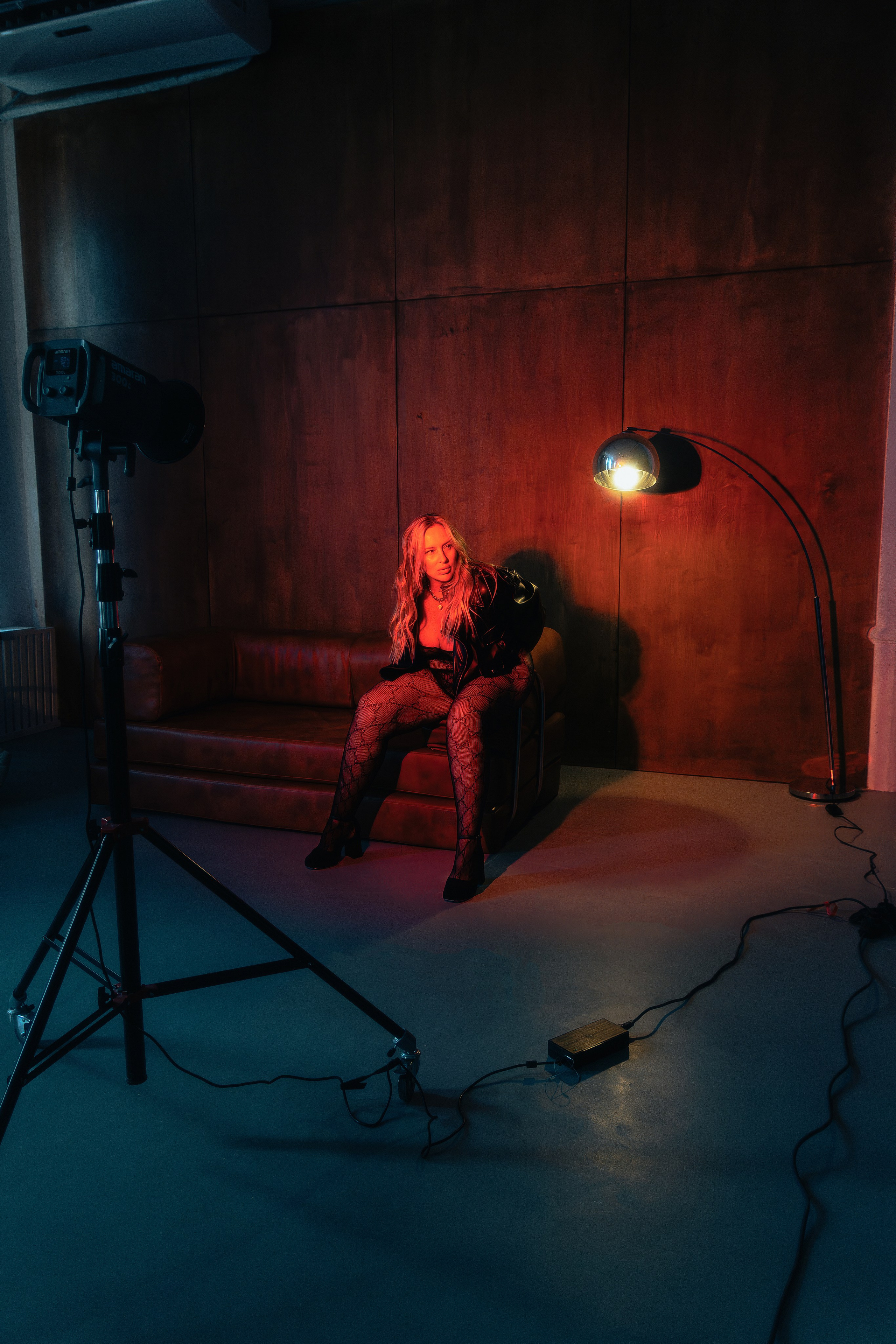 Фэшн съёмка модели плюс сайз на студии в Ростове-на-Дону