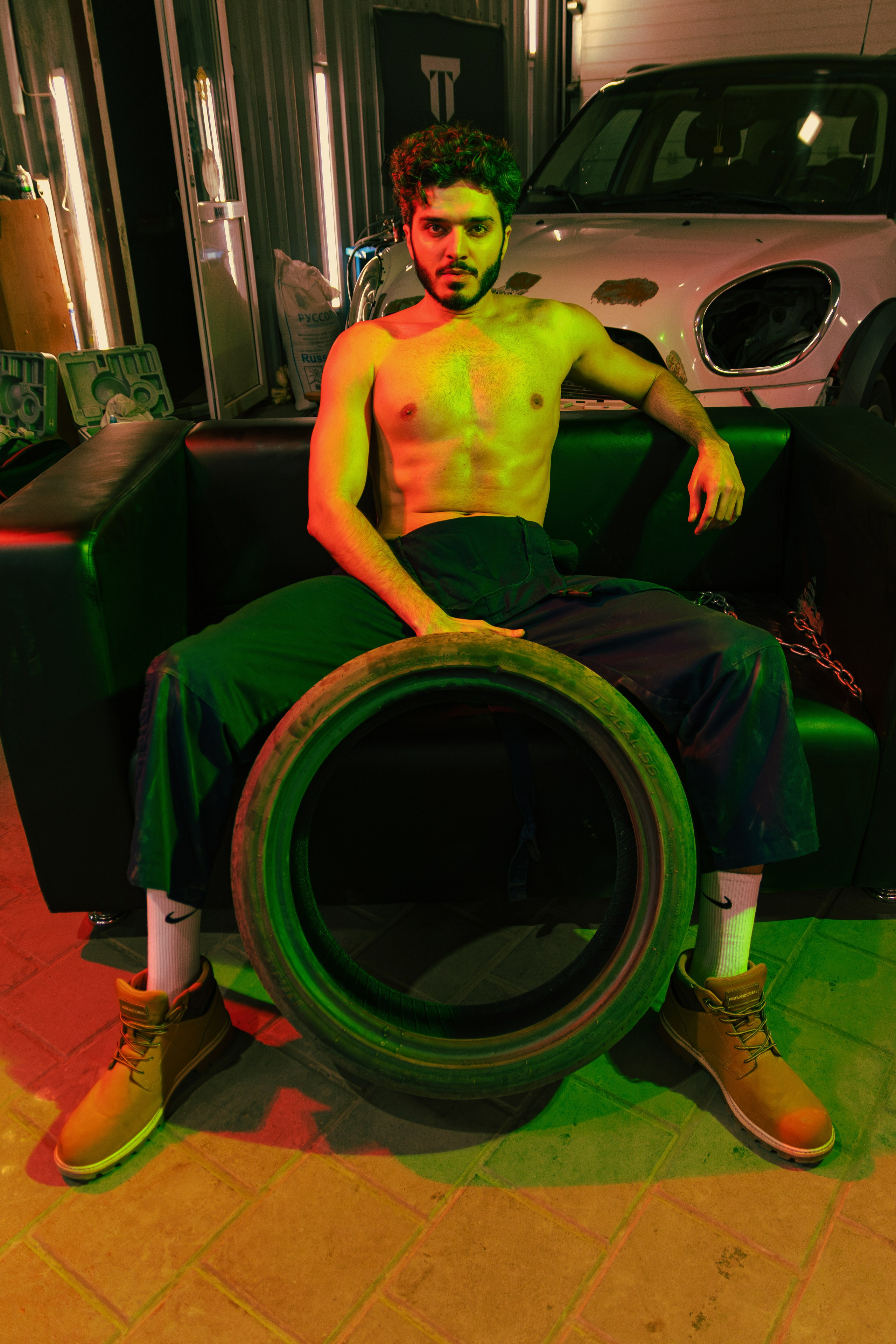 Профессиональная фотосессия группы мужского стриптиза Sextasy в Ростове-на-Дону. Креативные решения для эффектных снимков в рабочей обстановке.