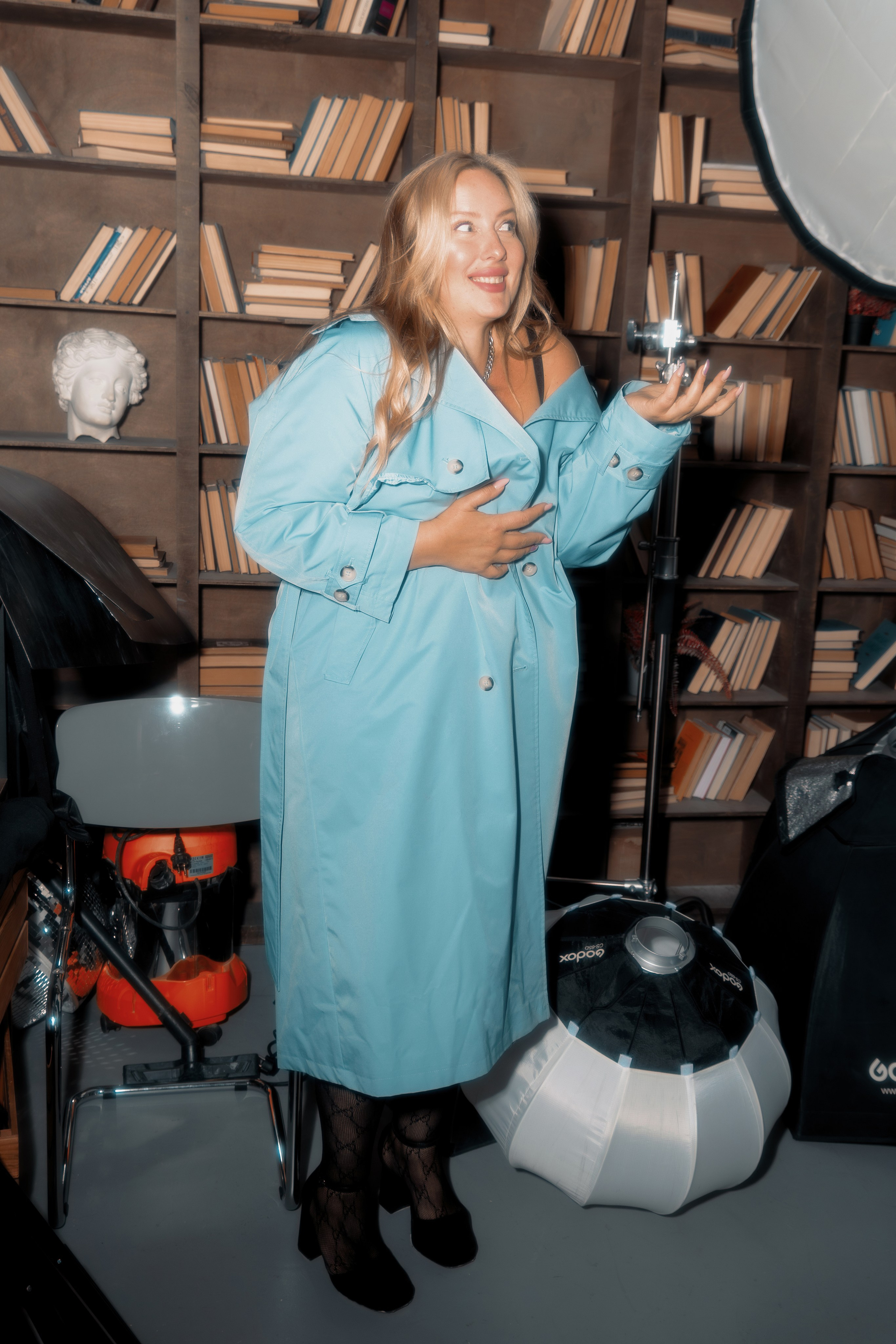 Фотография в полный рост модели плюс сайз