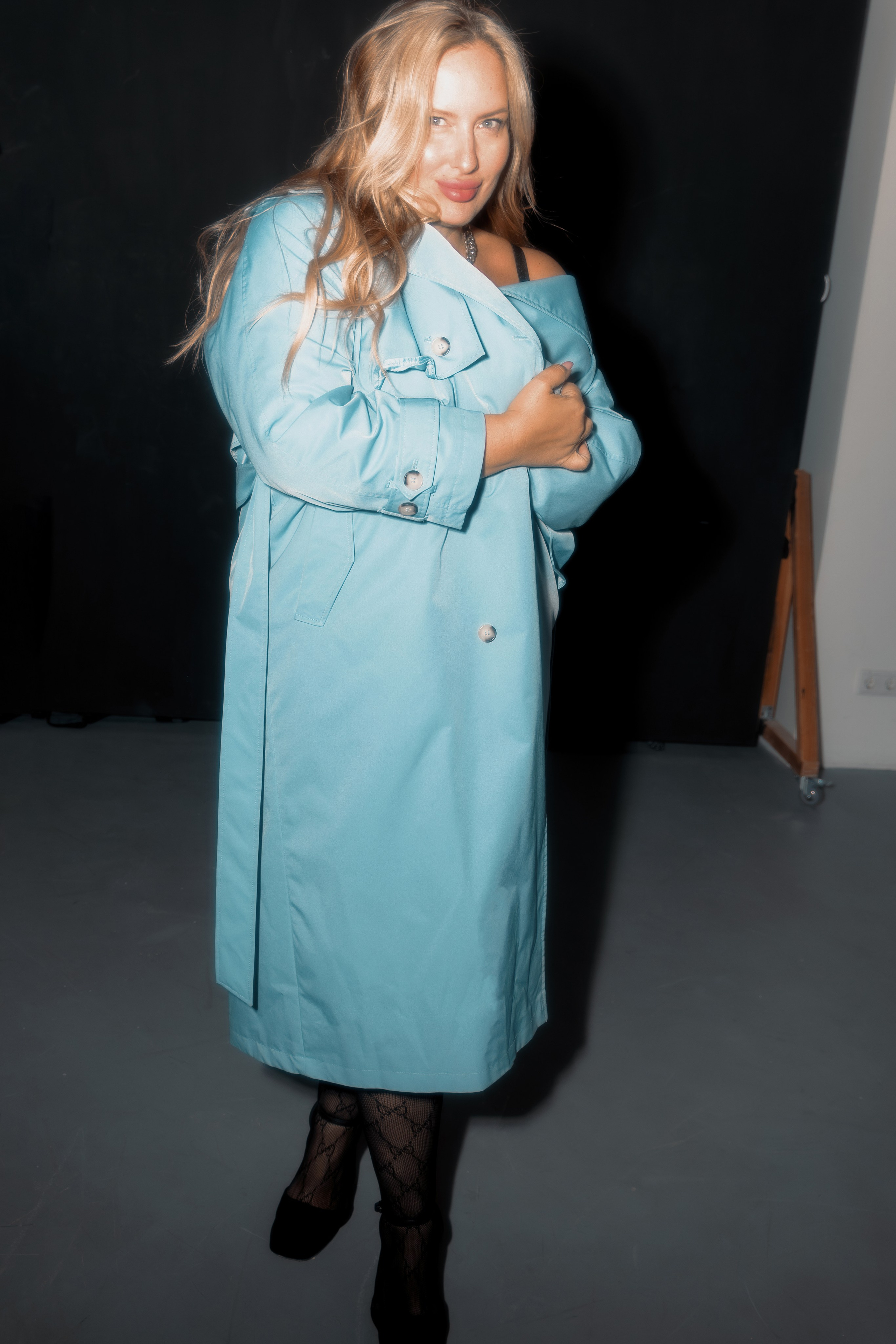 Фотосессия на студии в стиле папарацци 