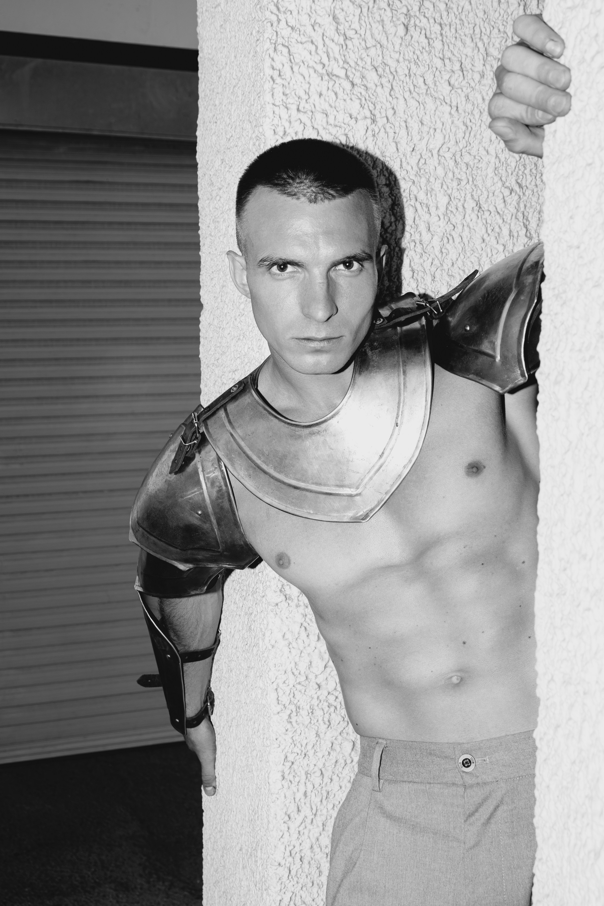 Портрет в рыцарских доспехах на фотосессии