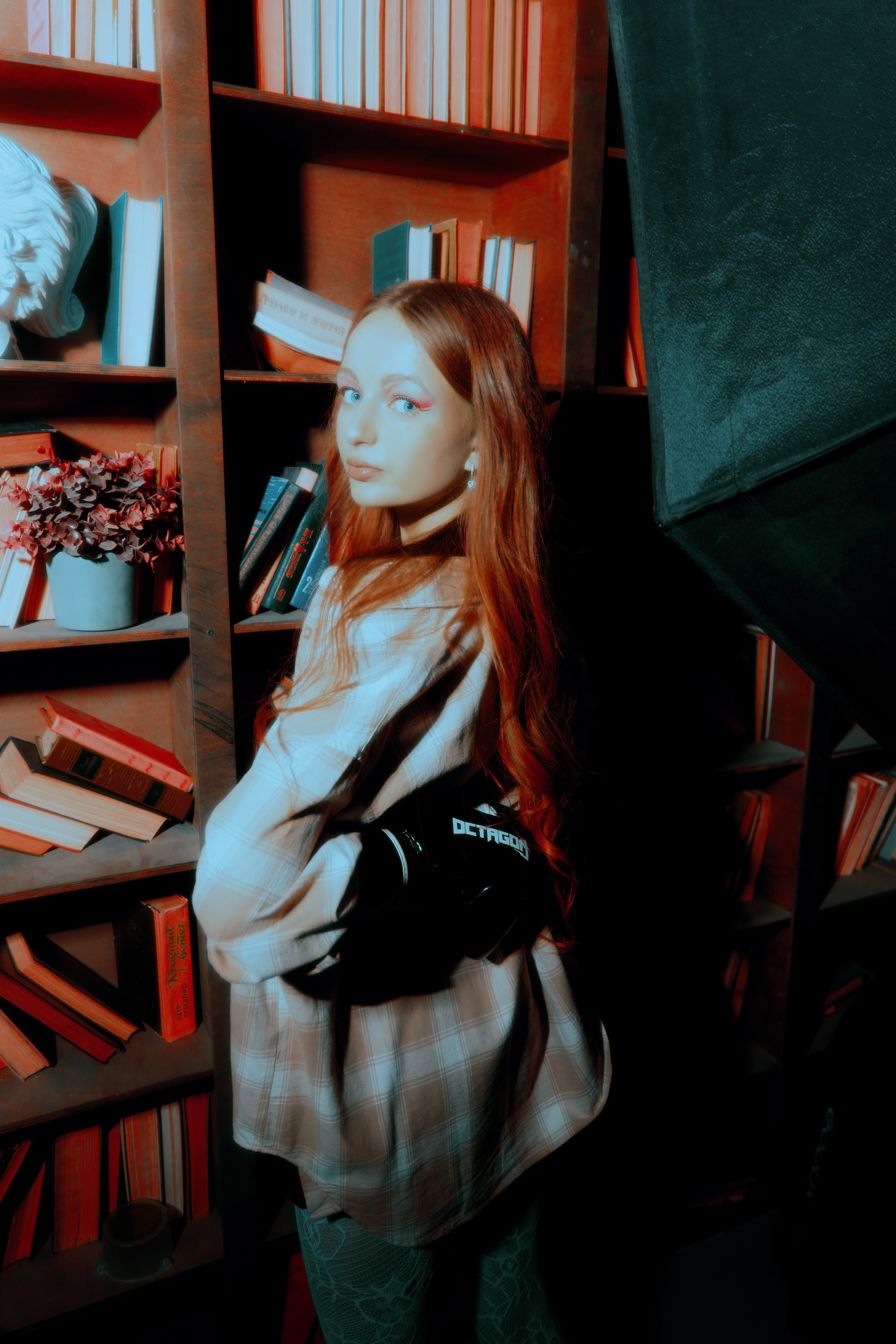 Фэшн фотограф Ростов, фэшн фотосессия с Алёной в студии в Ростове-на-Дону, женский фэшн фотограф LaKazaretto, креативная женская фотосессия, эстетичные фото девушки 