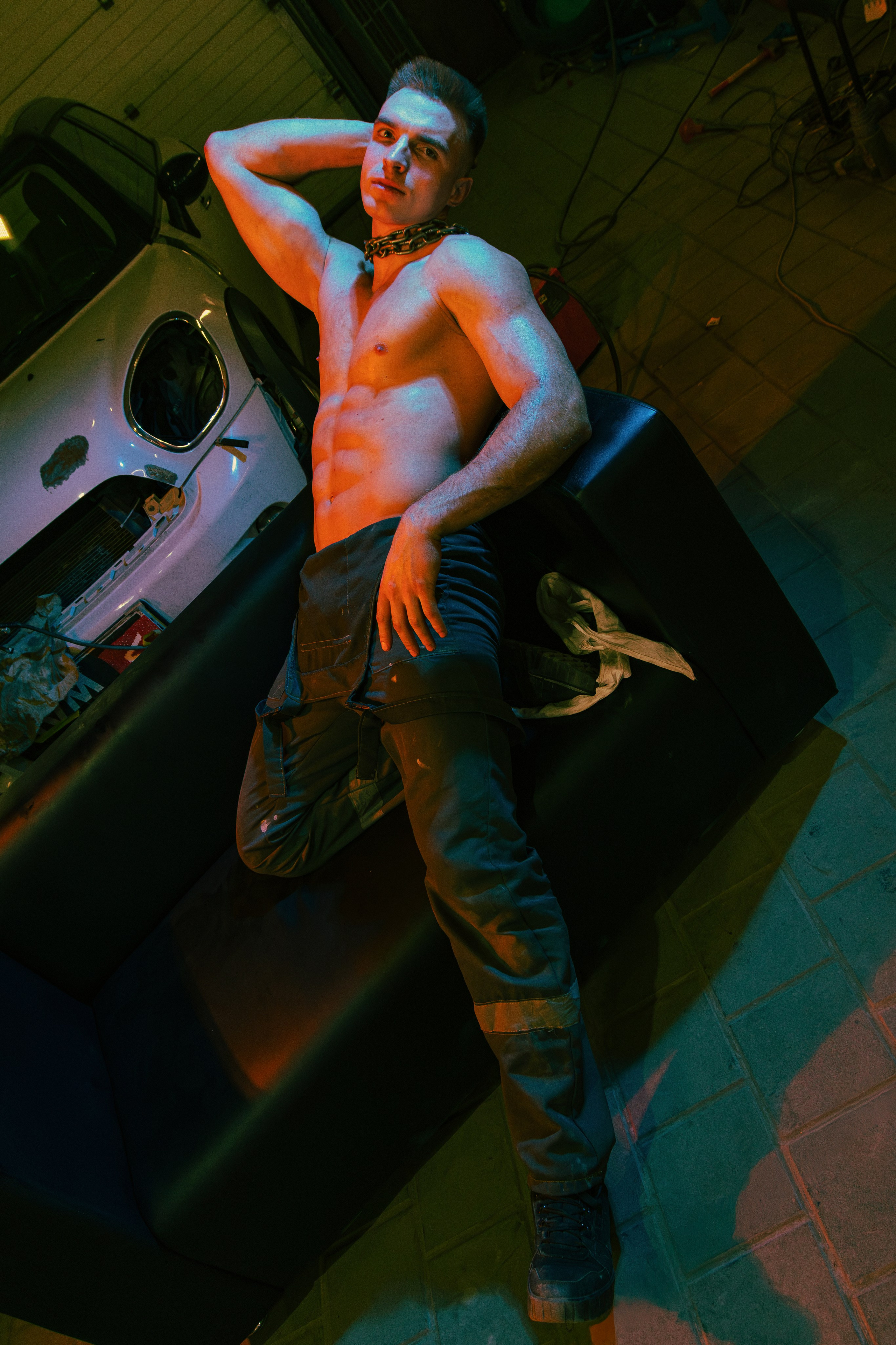 Креативные кадры мужского стриптиза в Ростове-на-Дону. Съёмка группы Sextasy в рабочей атмосфере.