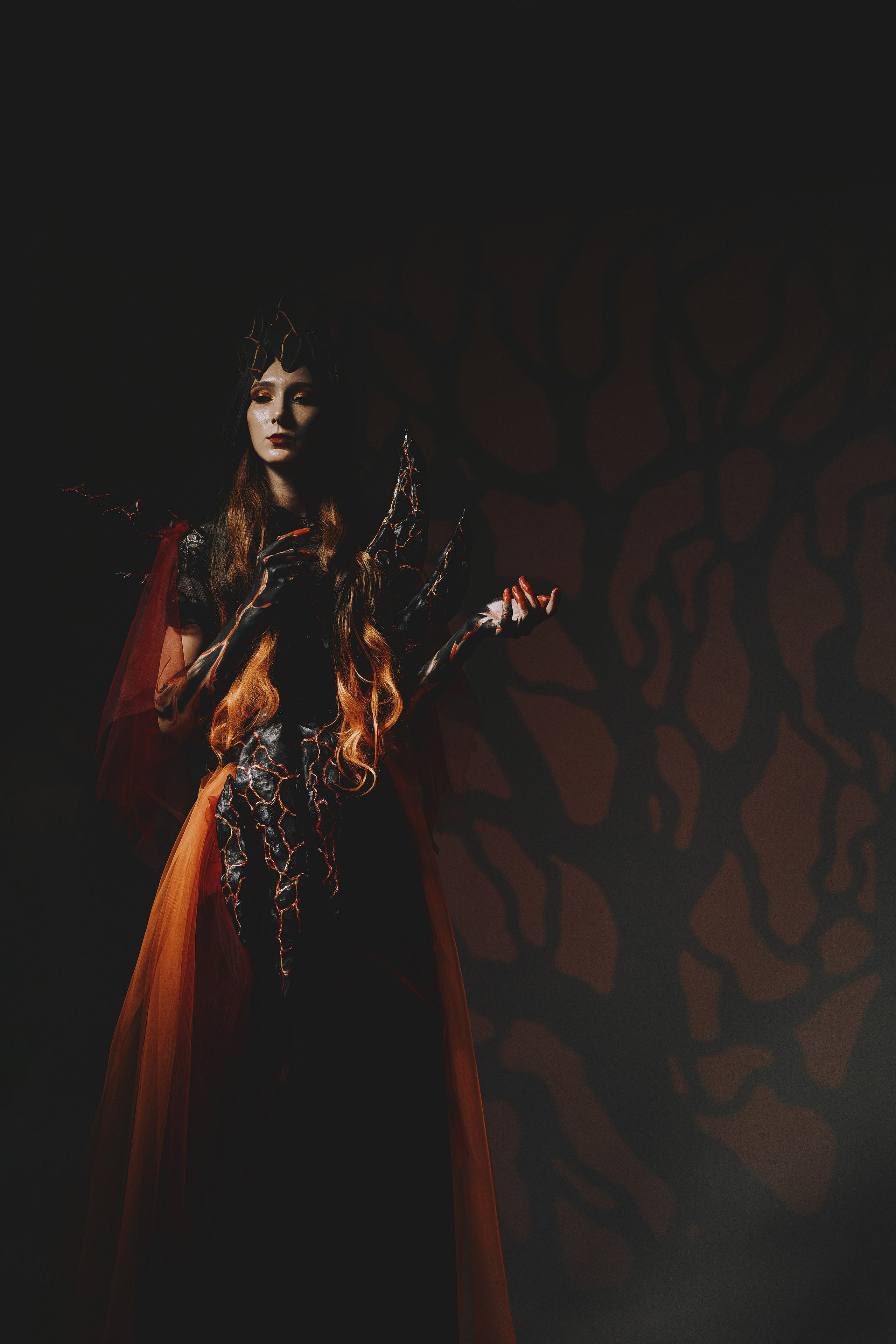Креативный фотопроект в Ростове-на-Дону в образах Огненного пантеона. Огненный персонажи на творческой съёмке в Ростове-на-Дону. Женский фотограф в Ростове-на-Дону.
