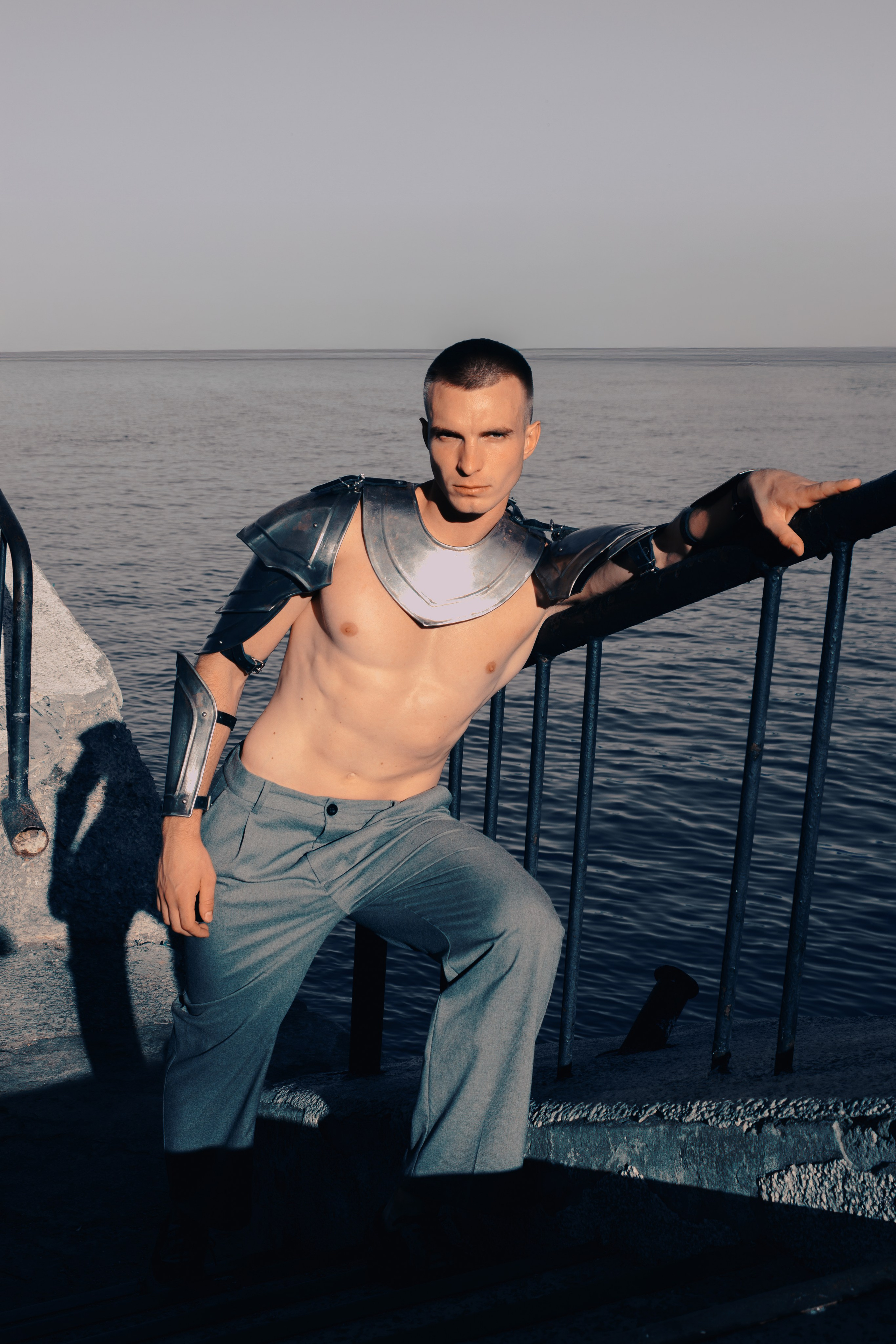 мужской портрет в рыцарских доспехах на Набережной Ротова-на-Дону