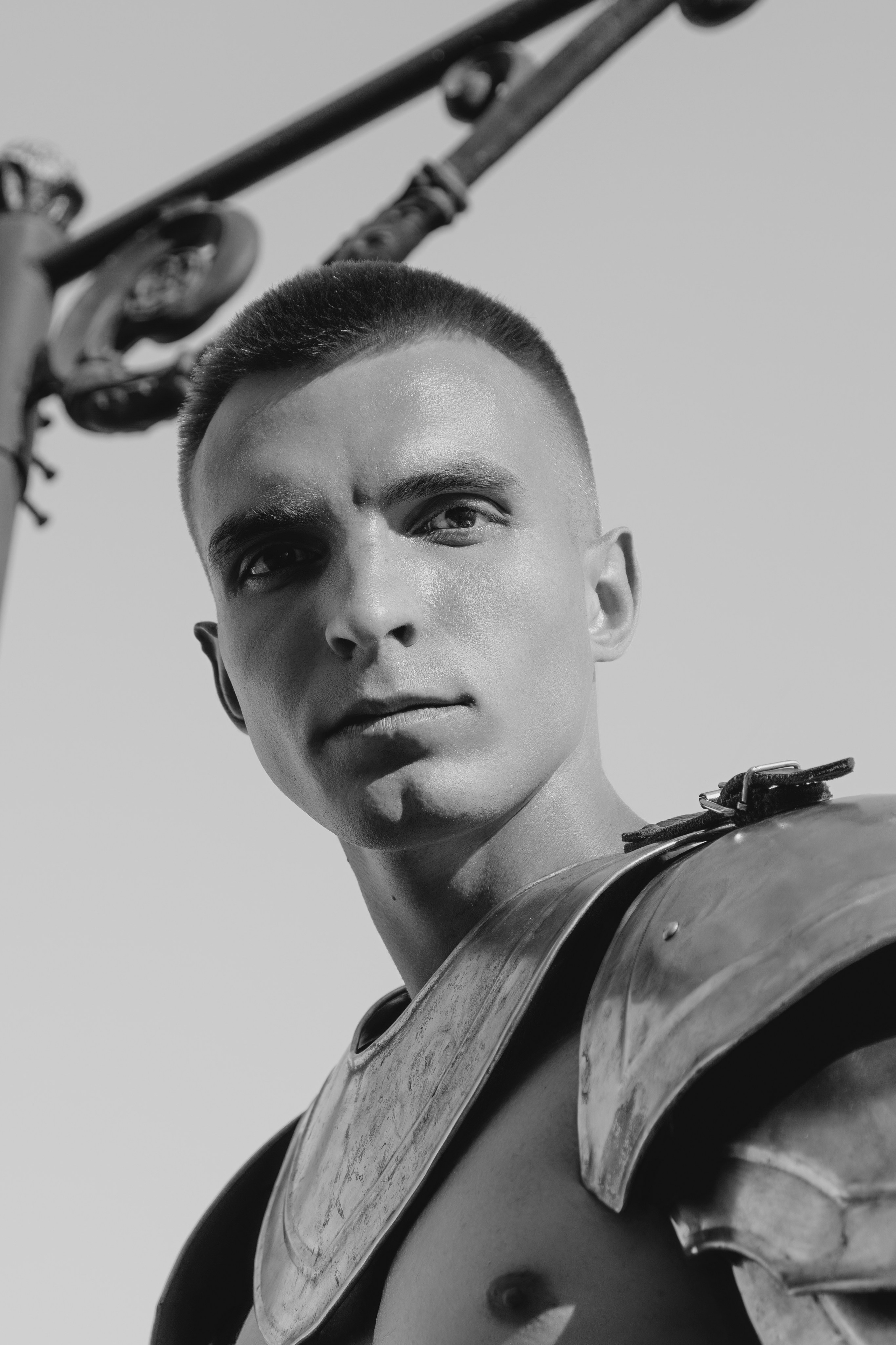 Чёрно белый мужской портрет