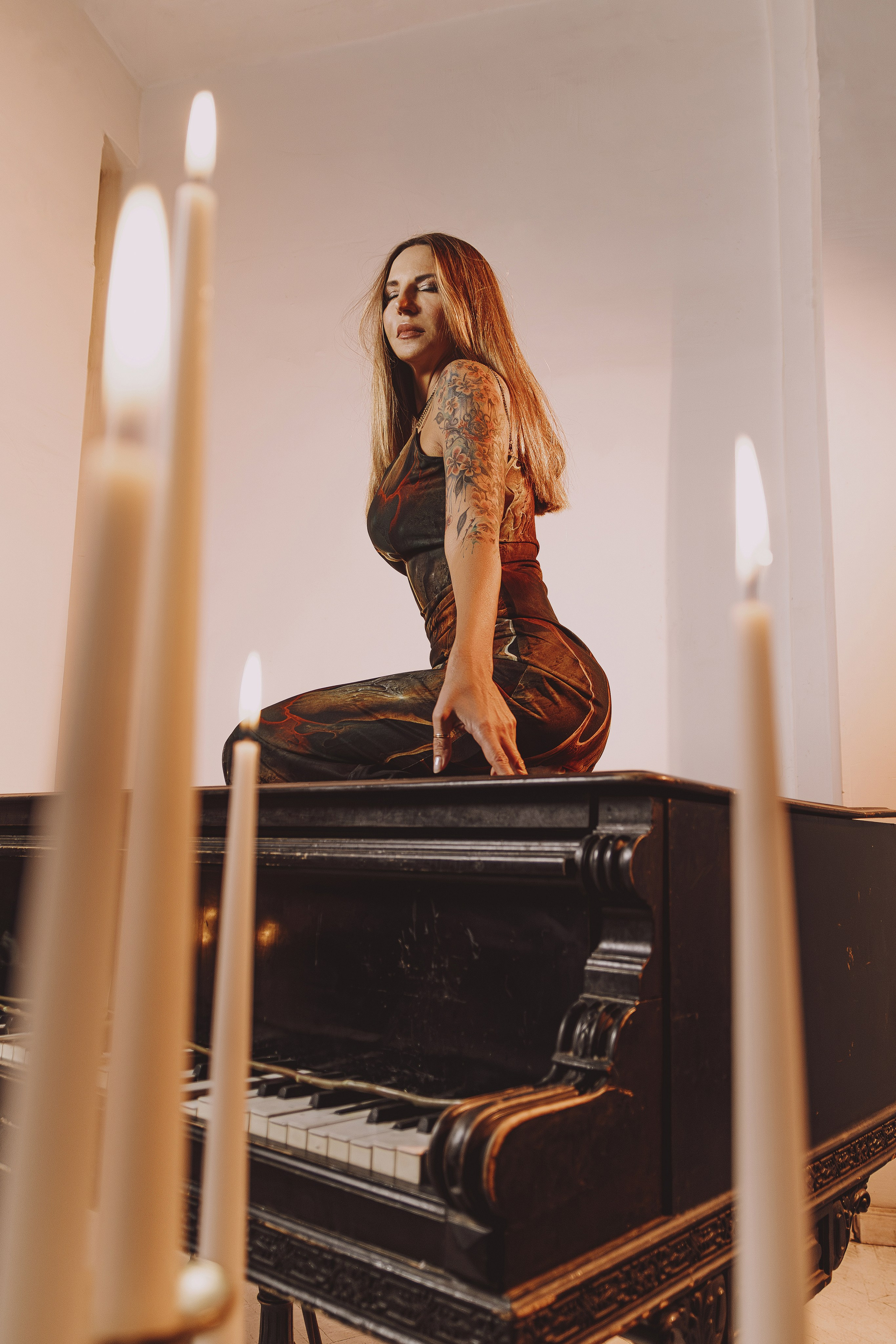 Женская фотосессия в платье в красивой локации в Ростове-на-Дону. Съёмка НЮ в Ростове-на-Дону.