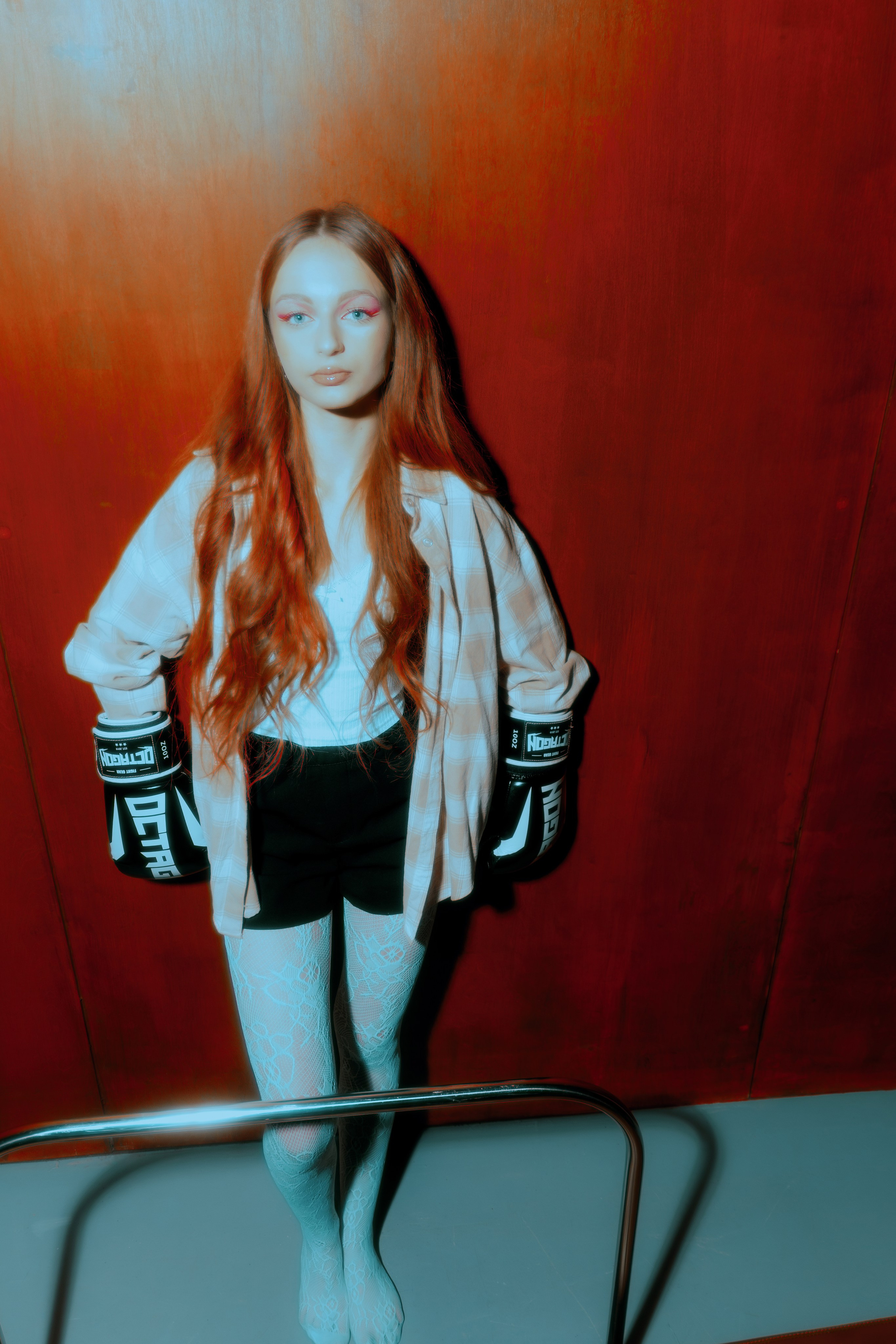 Фэшн фотограф Ростов, фэшн фотосессия с Алёной в студии в Ростове-на-Дону, женский фэшн фотограф LaKazaretto, креативная женская фотосессия, эстетичные фото девушки 