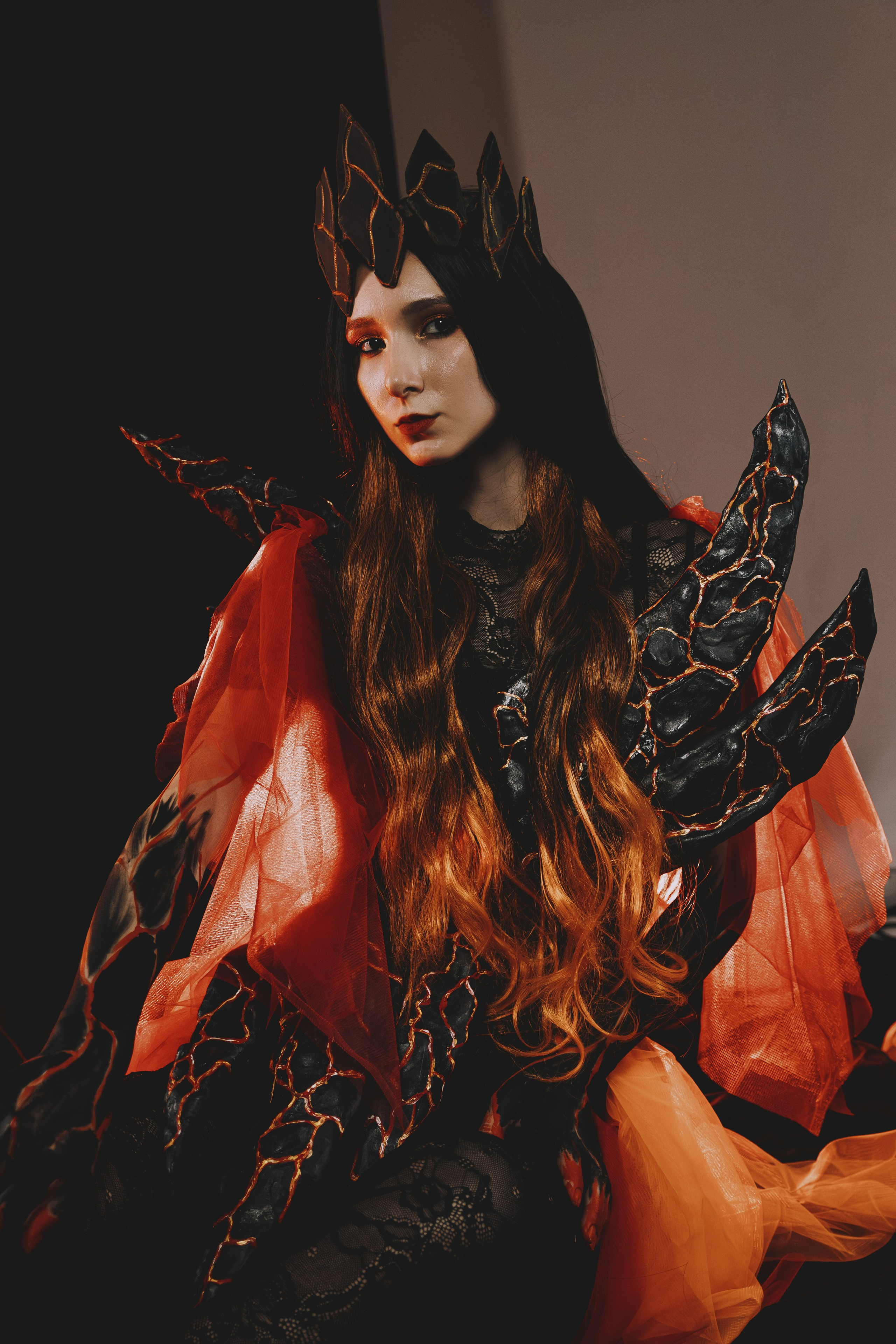 Креативный фотопроект в Ростове-на-Дону в образах Огненного пантеона. Огненный персонажи на творческой съёмке в Ростове-на-Дону. Женский фотограф в Ростове-на-Дону.