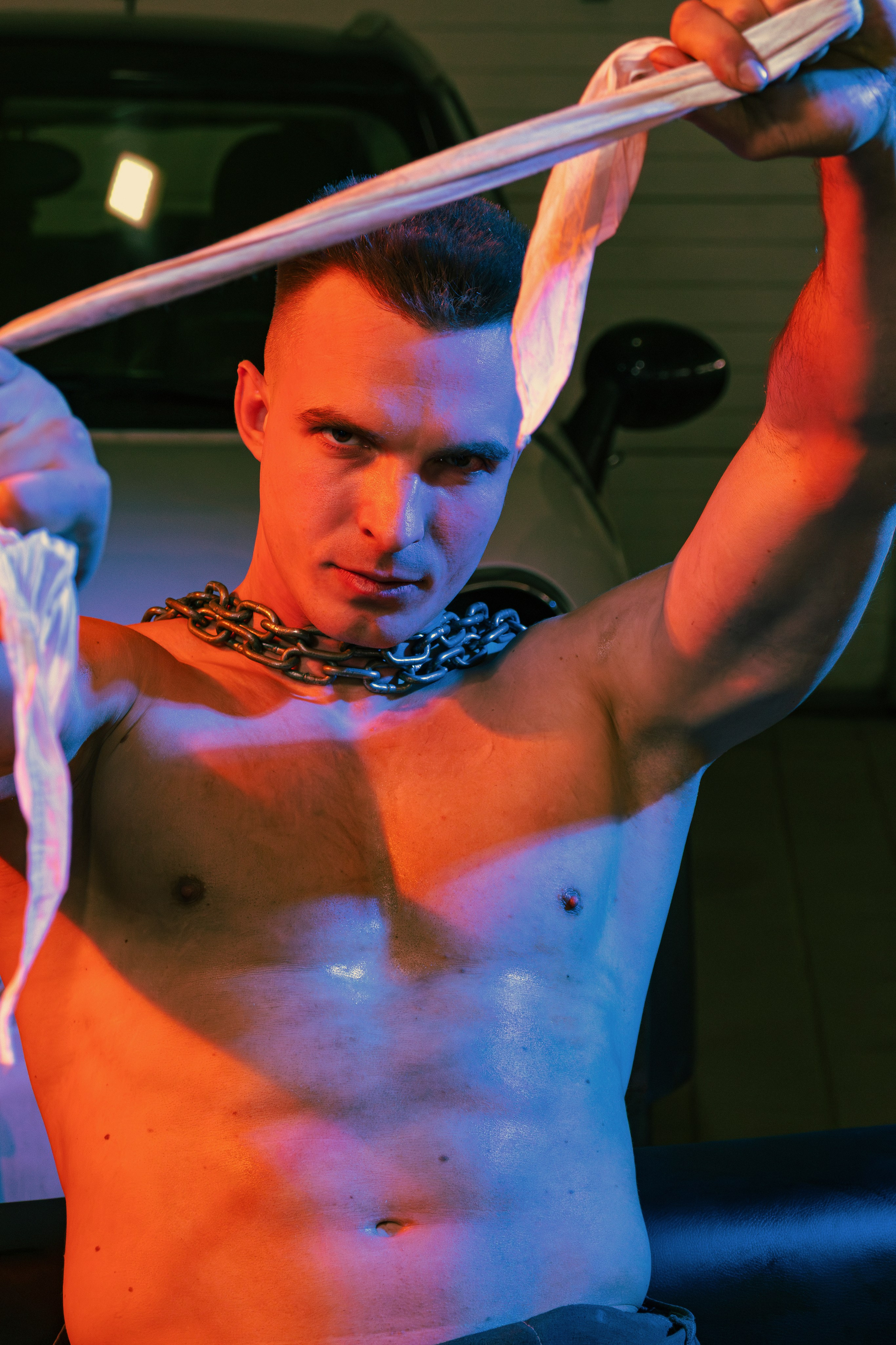 Эксклюзивная съёмка мужского стриптиза в автосервисе Ростова-на-Дону. Креативные образы группы Sextasy.