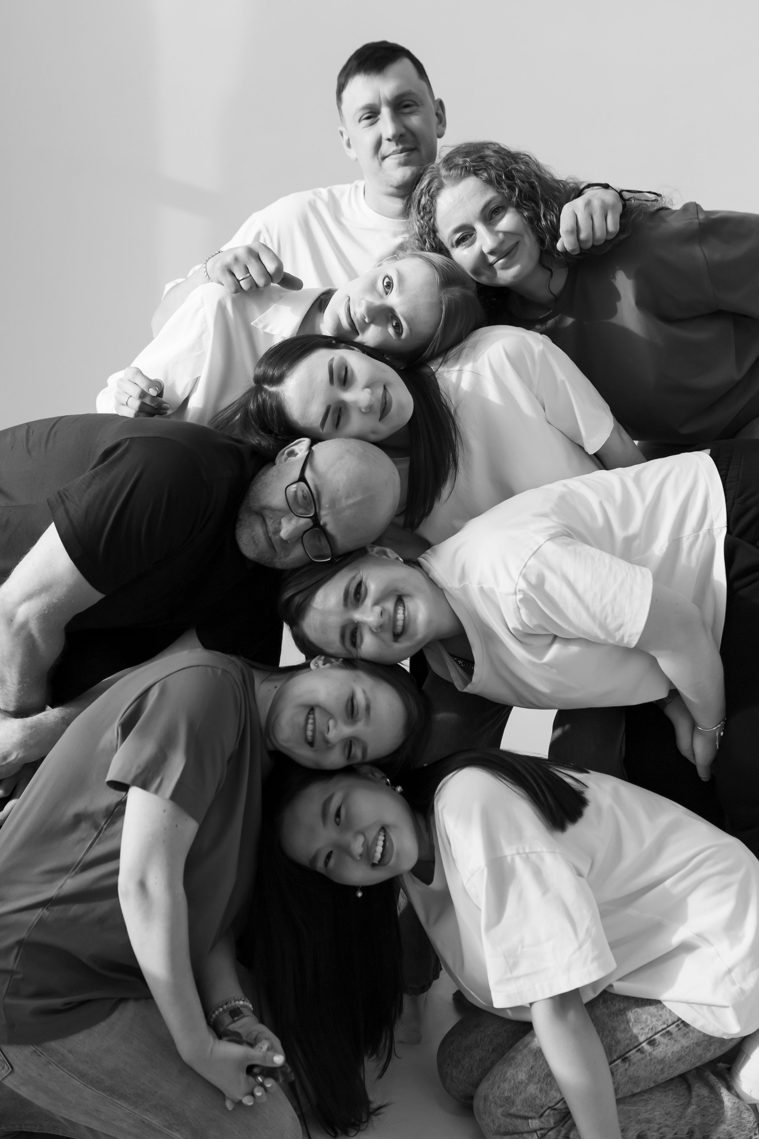 Фотосессия мамы и дочки в Om studio. Интерьерный, предметный и контент фотограф в Иркутске Наталья Карпова