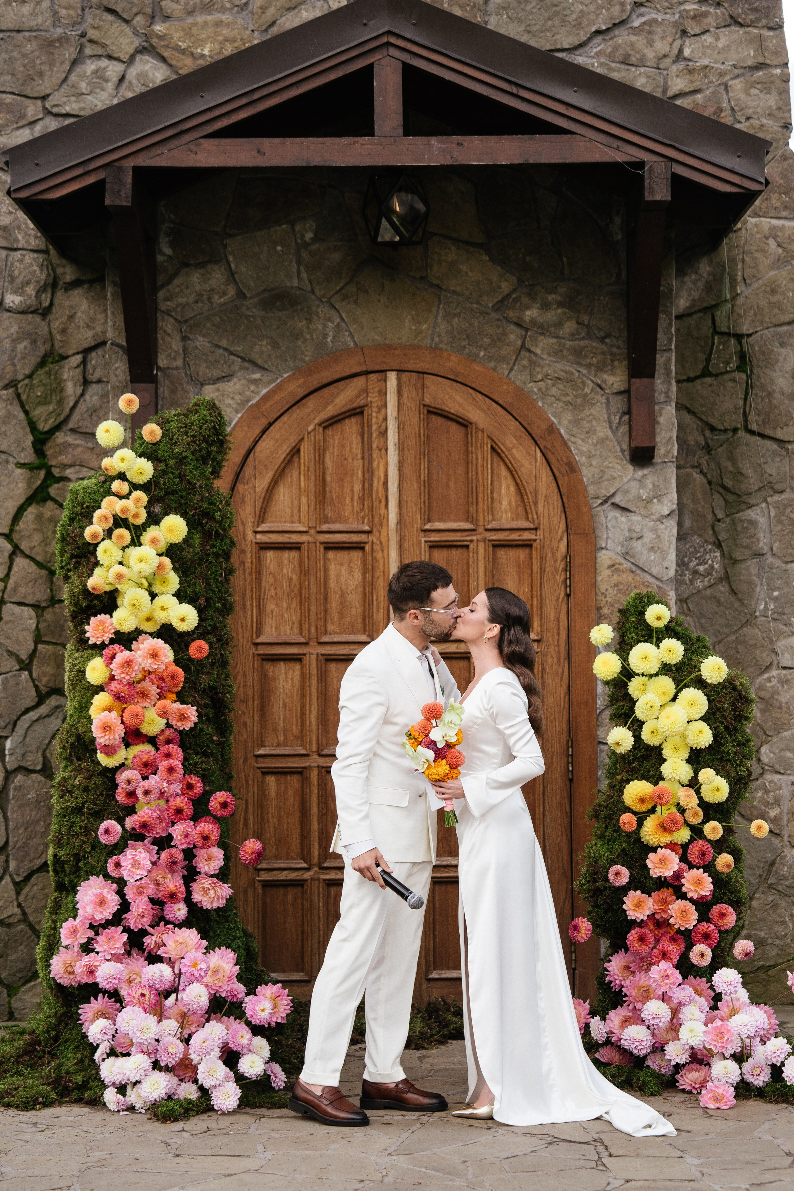 Валерия & Павел. Яркая свадьба в стиле модерн на природе