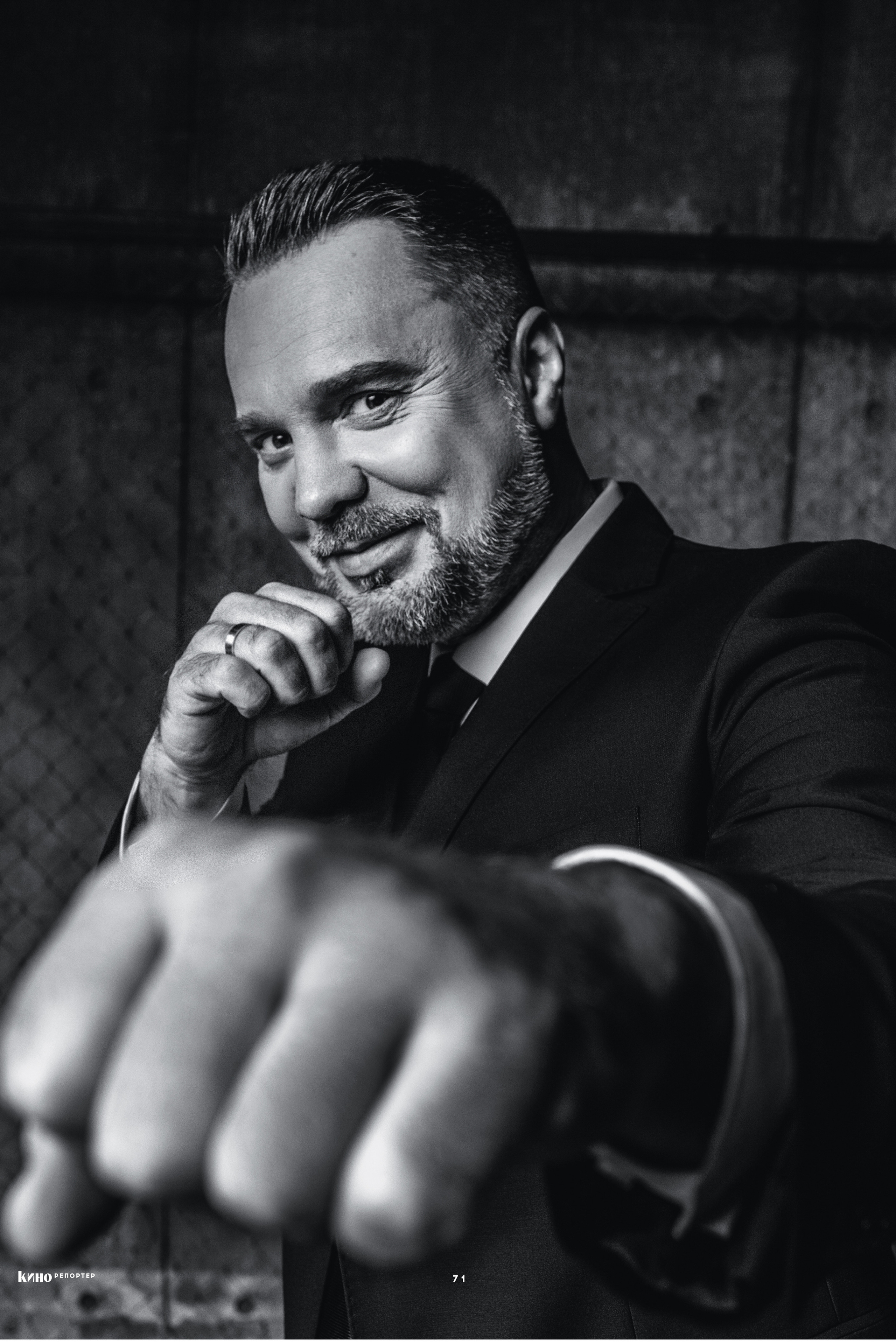 Фотообложка книги «Ржавчина». Автор книги Виктория Побединская. Мужской фотограф Евгения Безрук в Москве