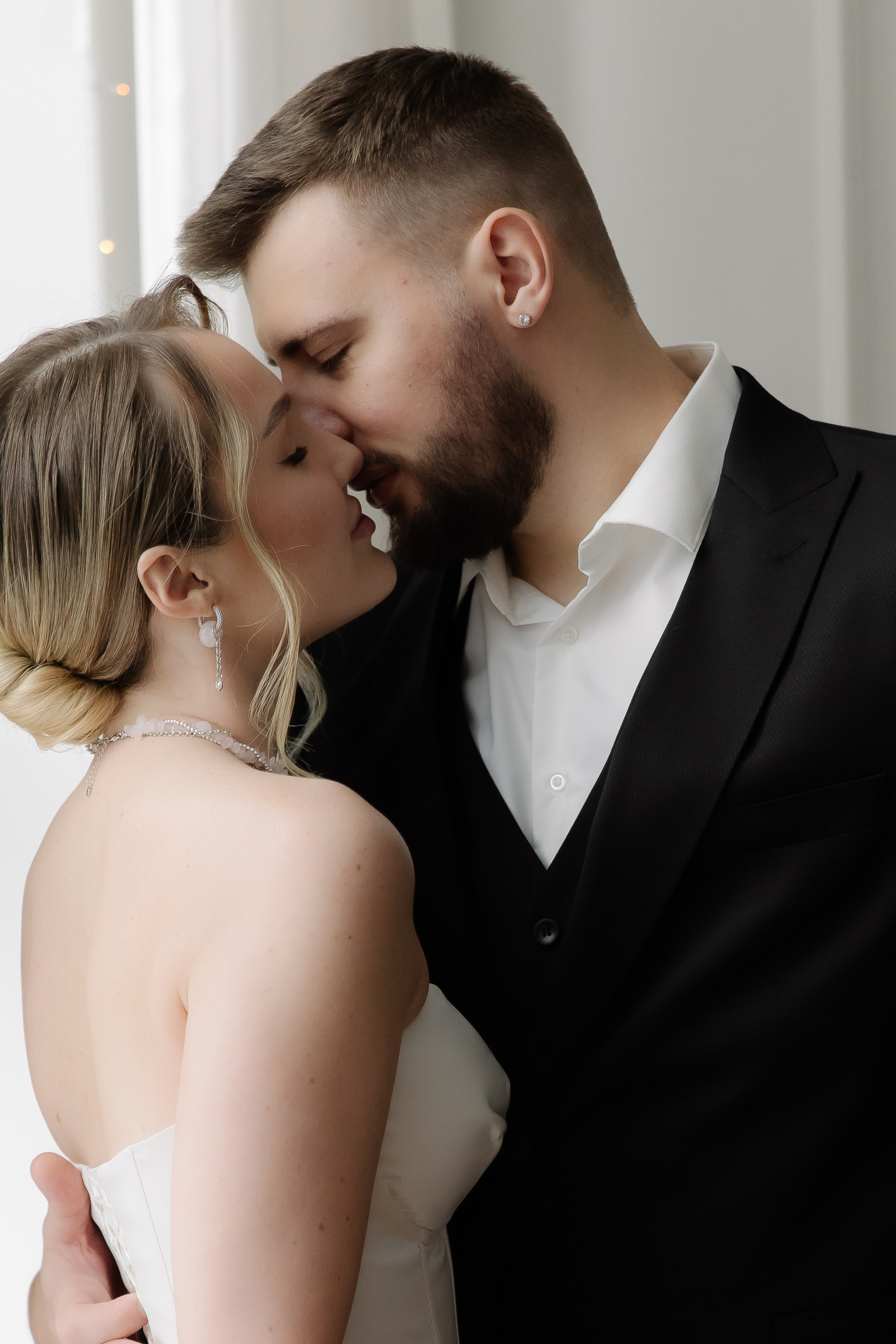 Виктор и Елена свадьба в Аморехаус Челябинск