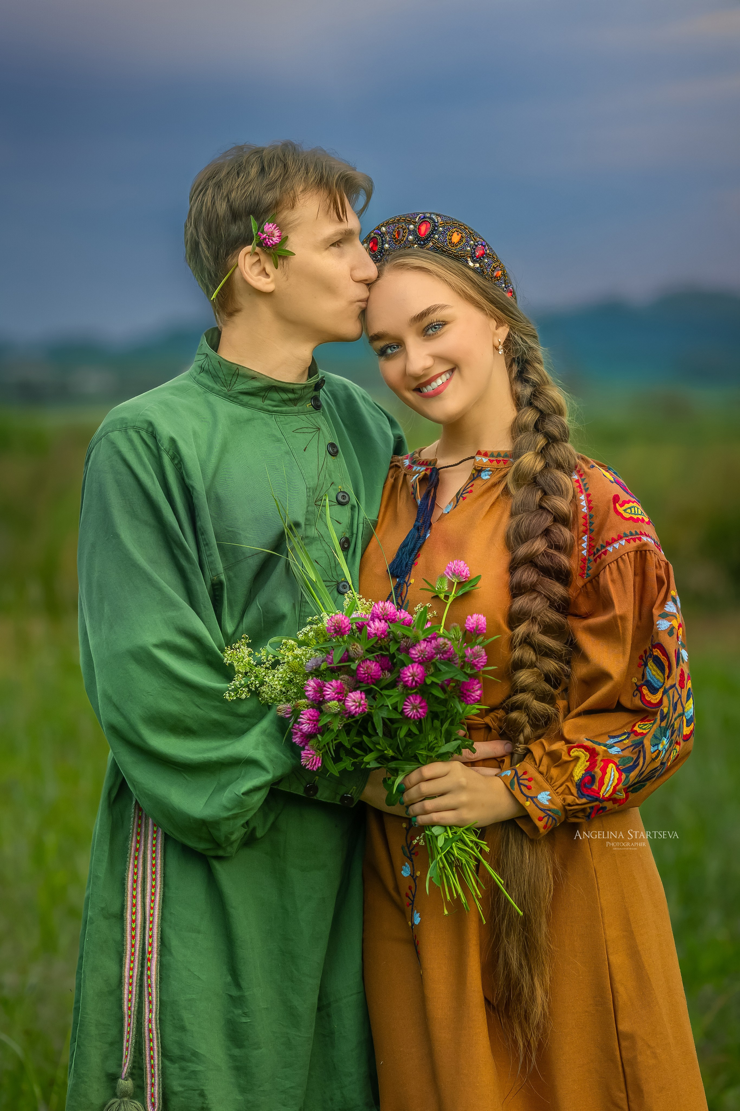 русская пара в русских нарядах, фотограф Ангелина Старцева