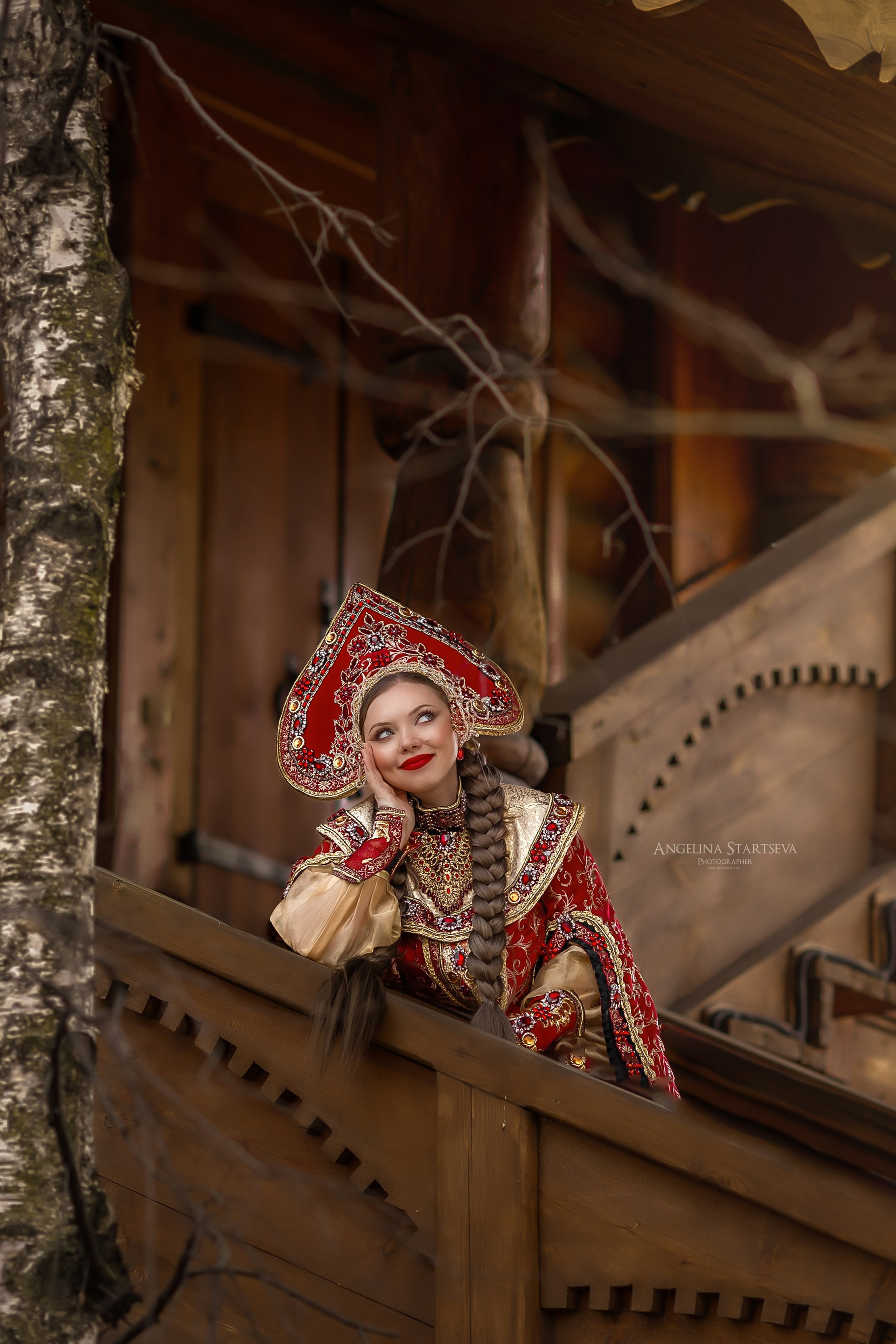 девица - краса у дворца, фотосессия в сказочном тереме, девушка и терем, сказочная фотосессия в тереме, сказочный фотограф в Москве Ангелина Старцева