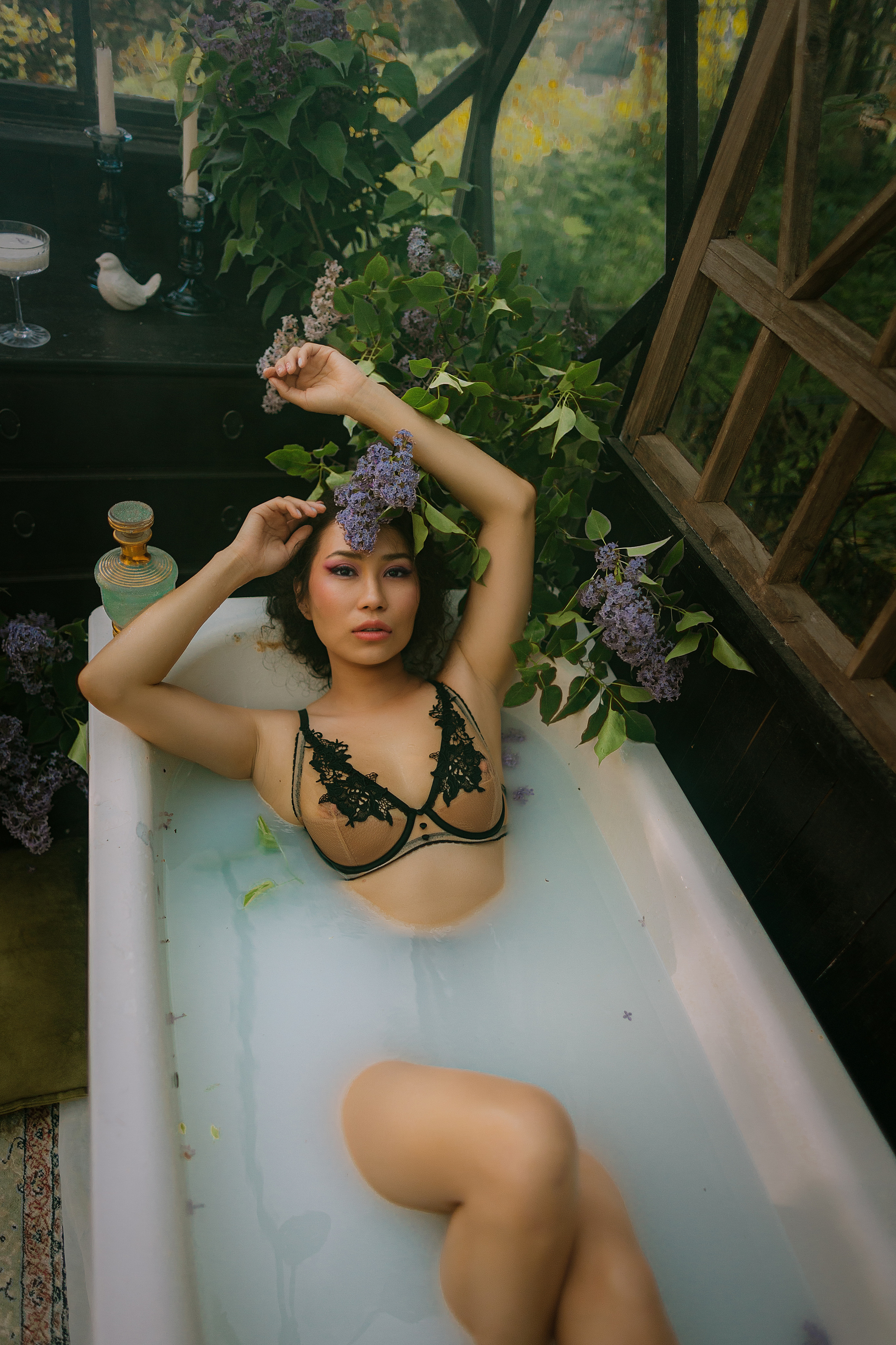 фотосессия в ванне с молоком 