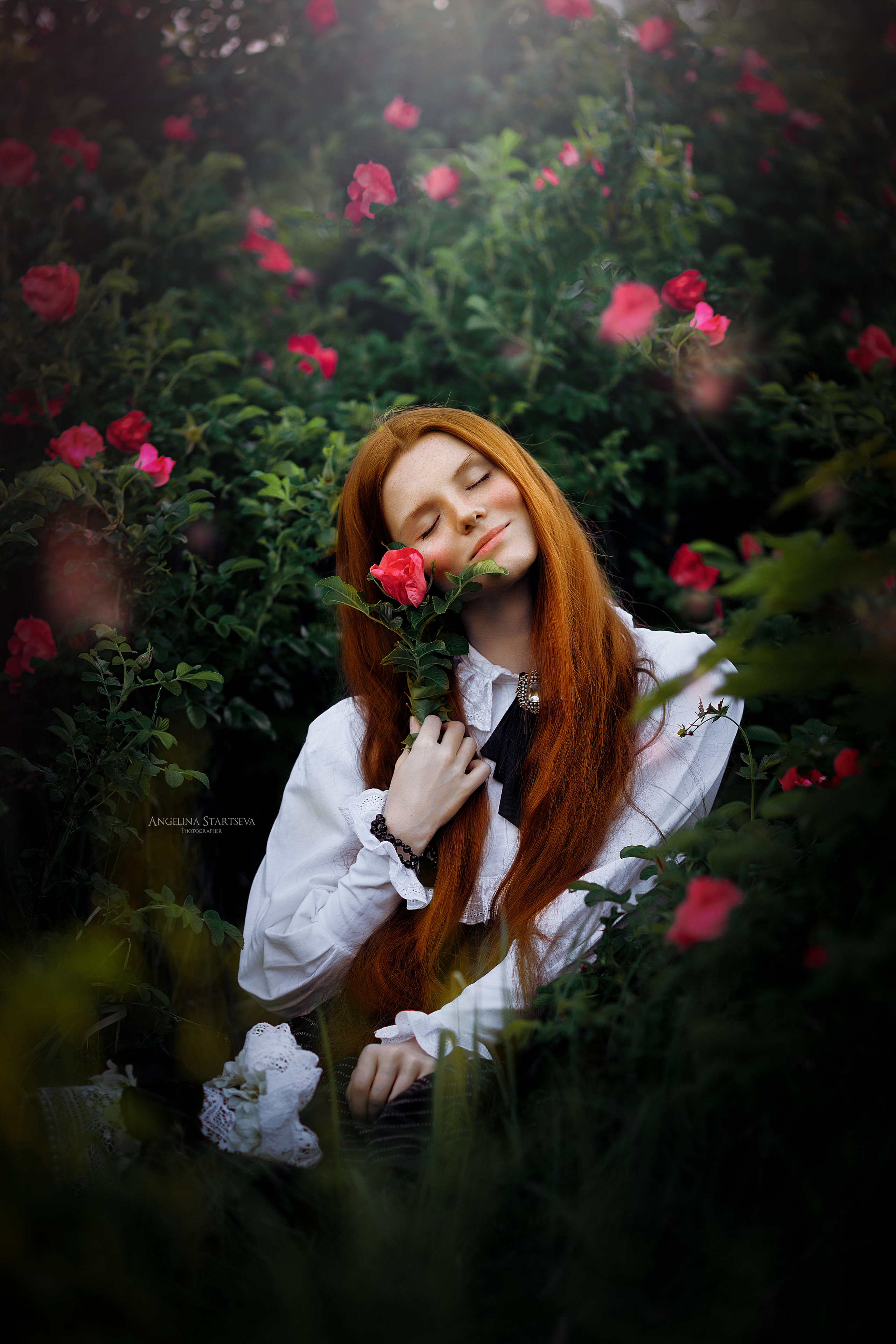девушка и розы