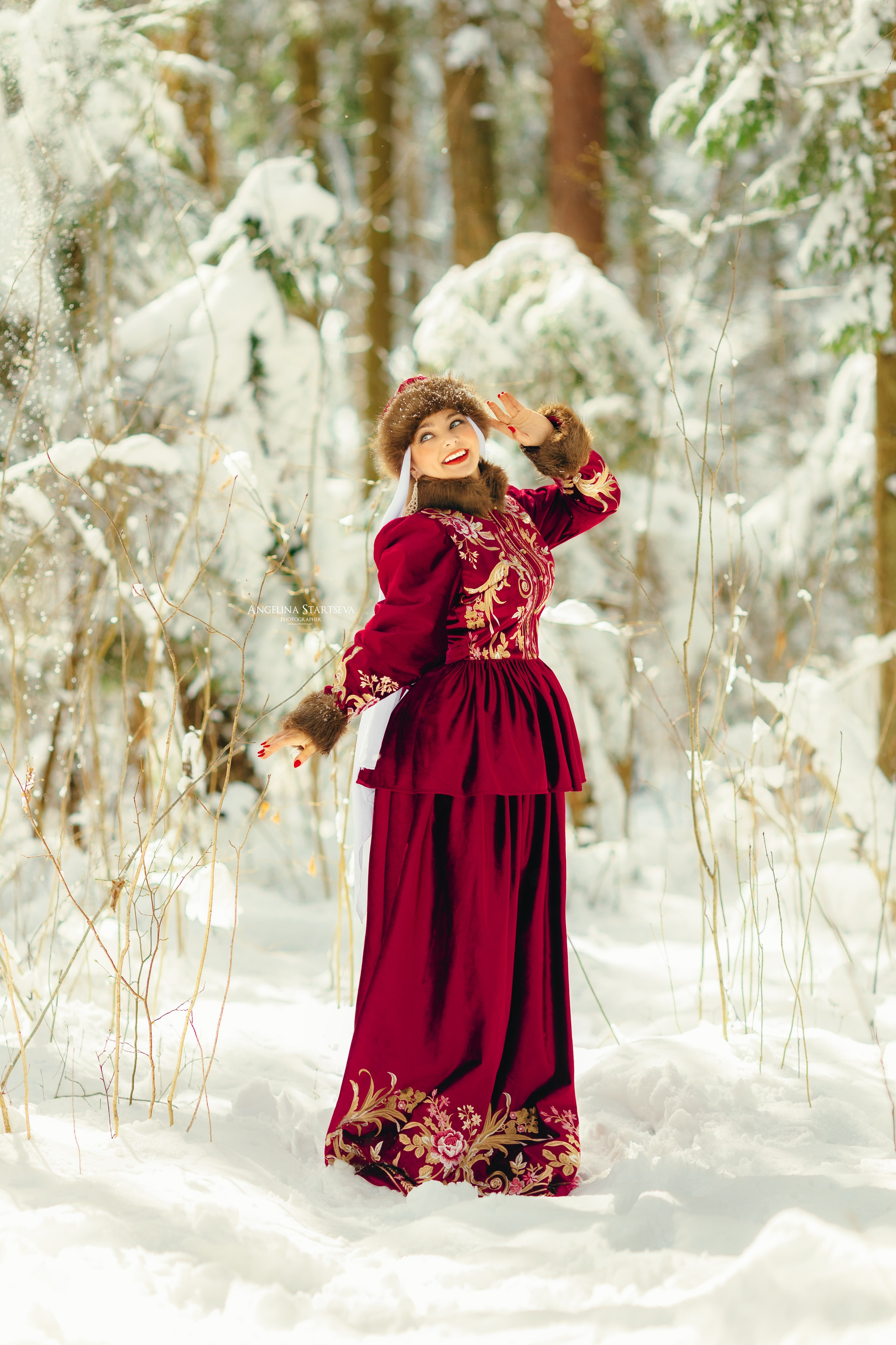 боярыня на снегу, фотосессия в русском стиле зимой