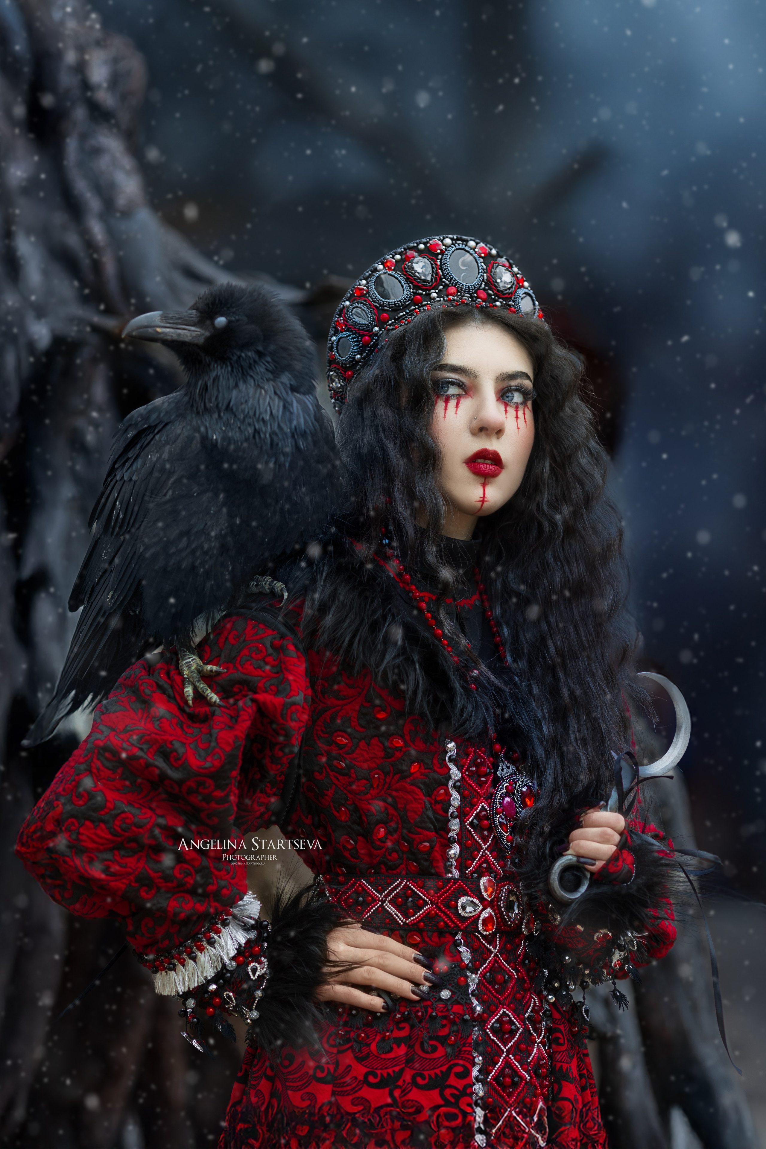 Богиня Мара Морена, Марена фото, фотосессия славянской богини Морены,  Морана, славянская фотосессия Морены, фотосессия богини Мары, фотосессия с вороном, ворон Карлуша, фотосессия с птицами, фотосессия с животными в Москве, Сказочный женский фотограф Ангелина Старцева 