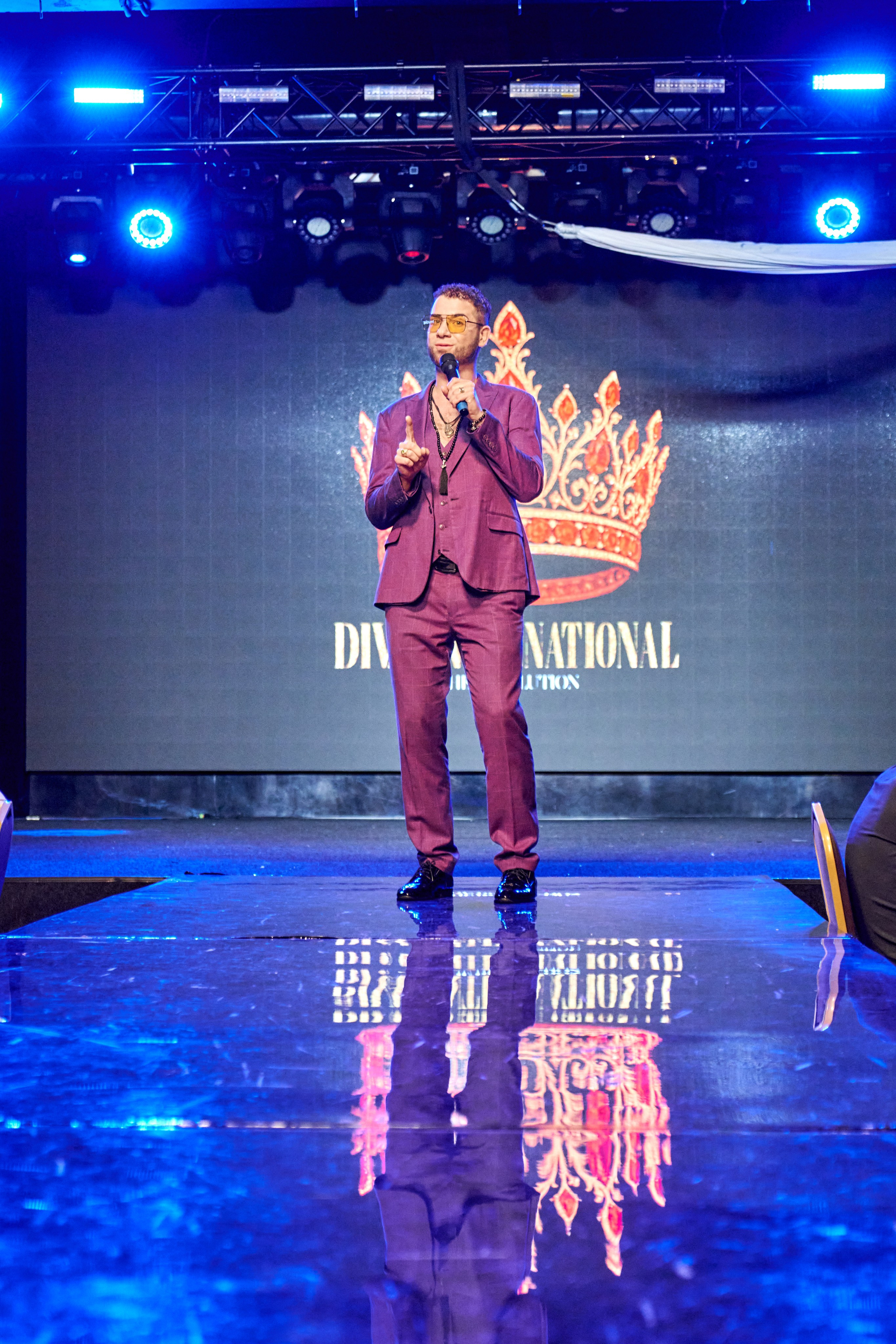 Яровит холл шоу показ мод звезда галактики. VISUAL ARTIST/ современное искусство/ фотокартины