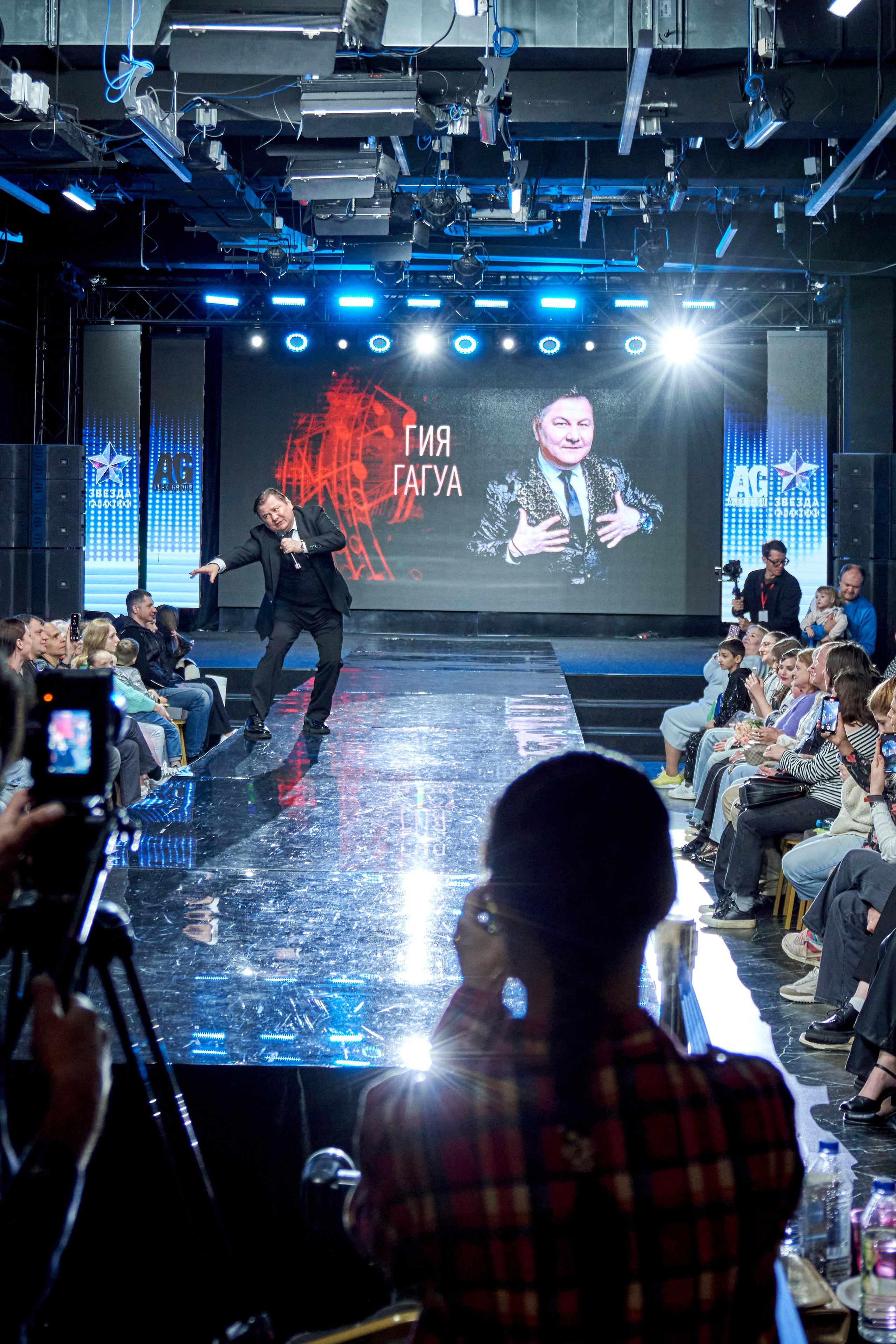 Яровит холл шоу показ мод звезда галактики. VISUAL ARTIST/ современное искусство/ фотокартины